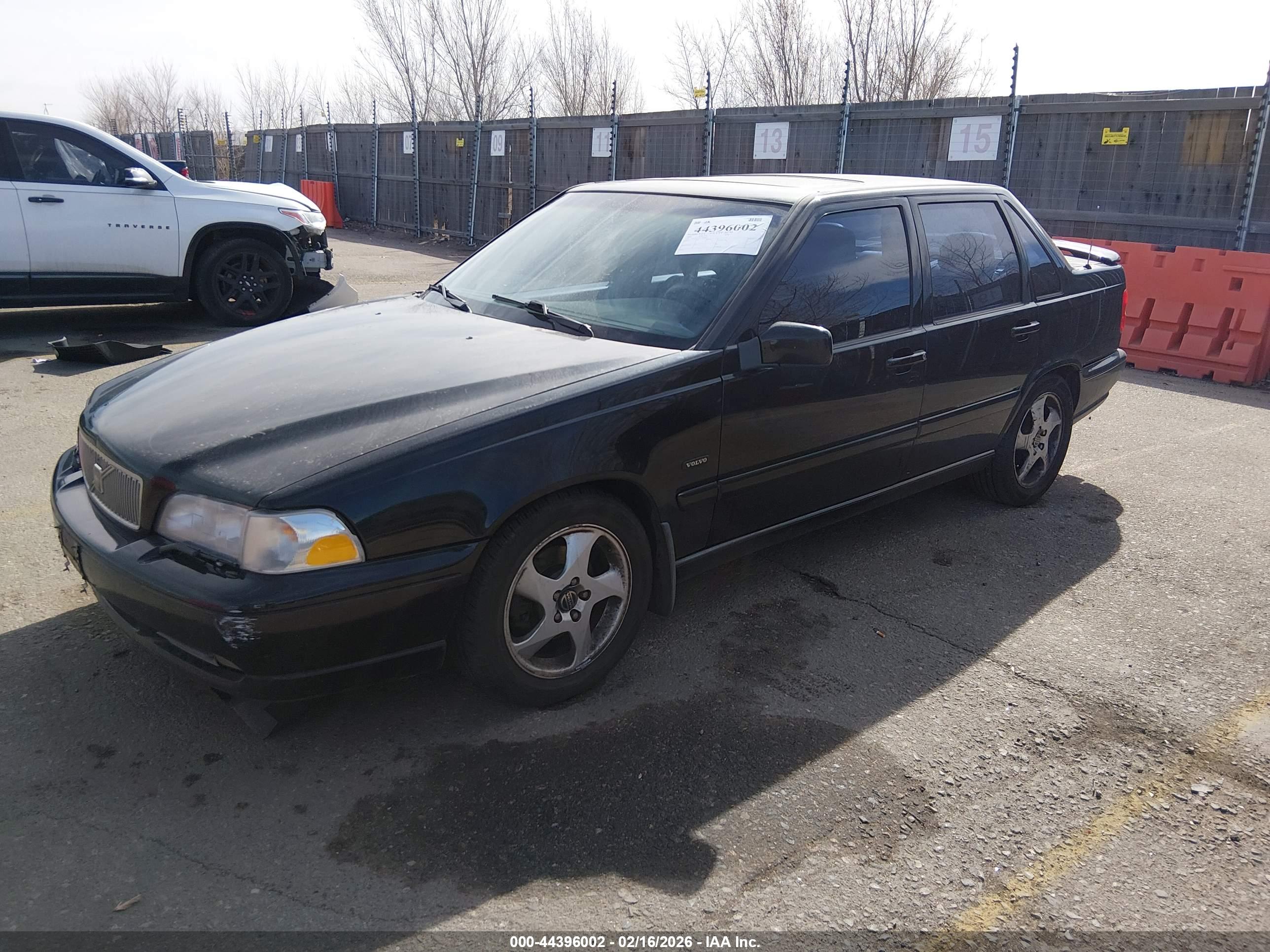 VOLVO S70 image 2