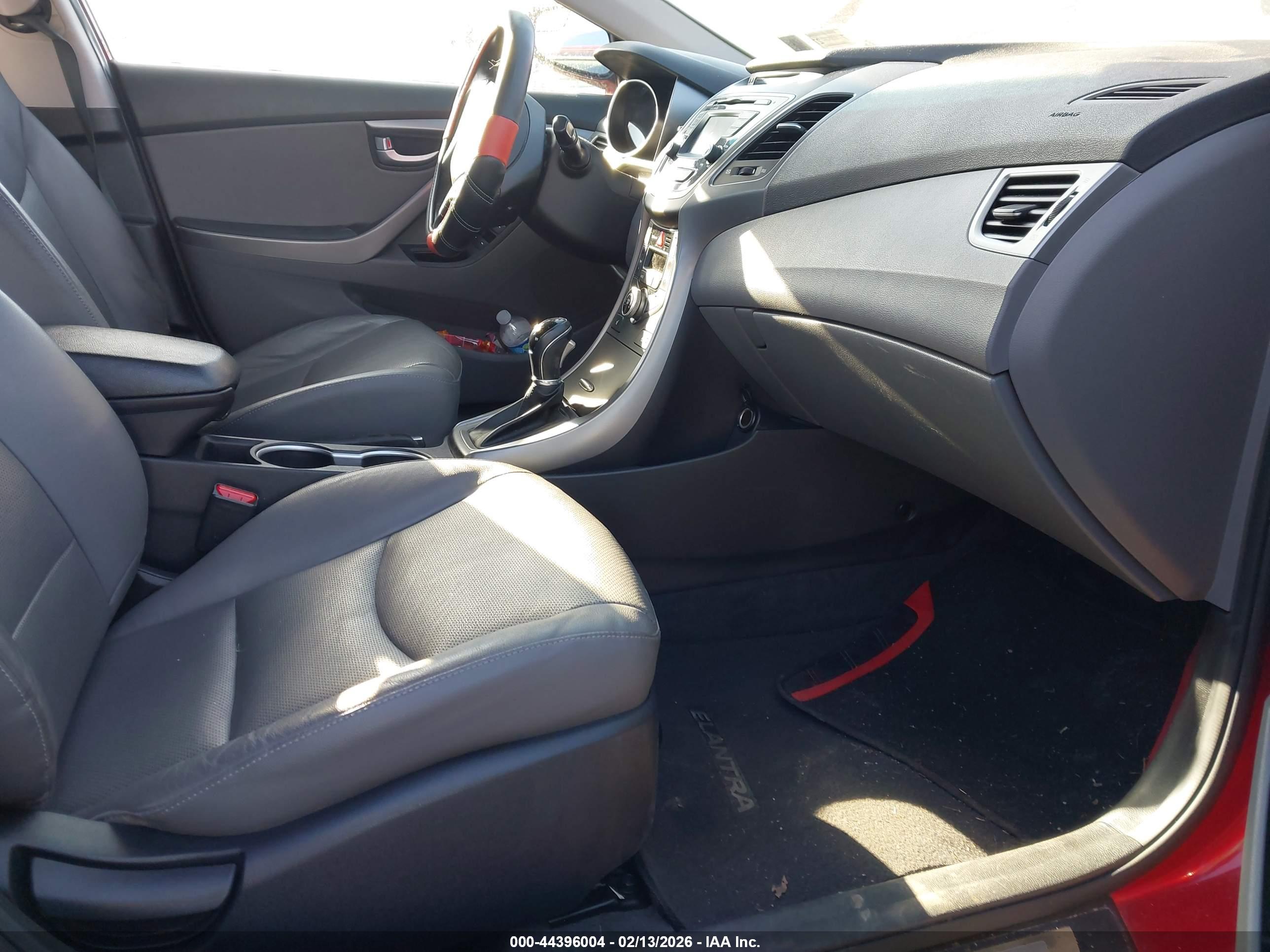 HYUNDAI ELANTRA image 5
