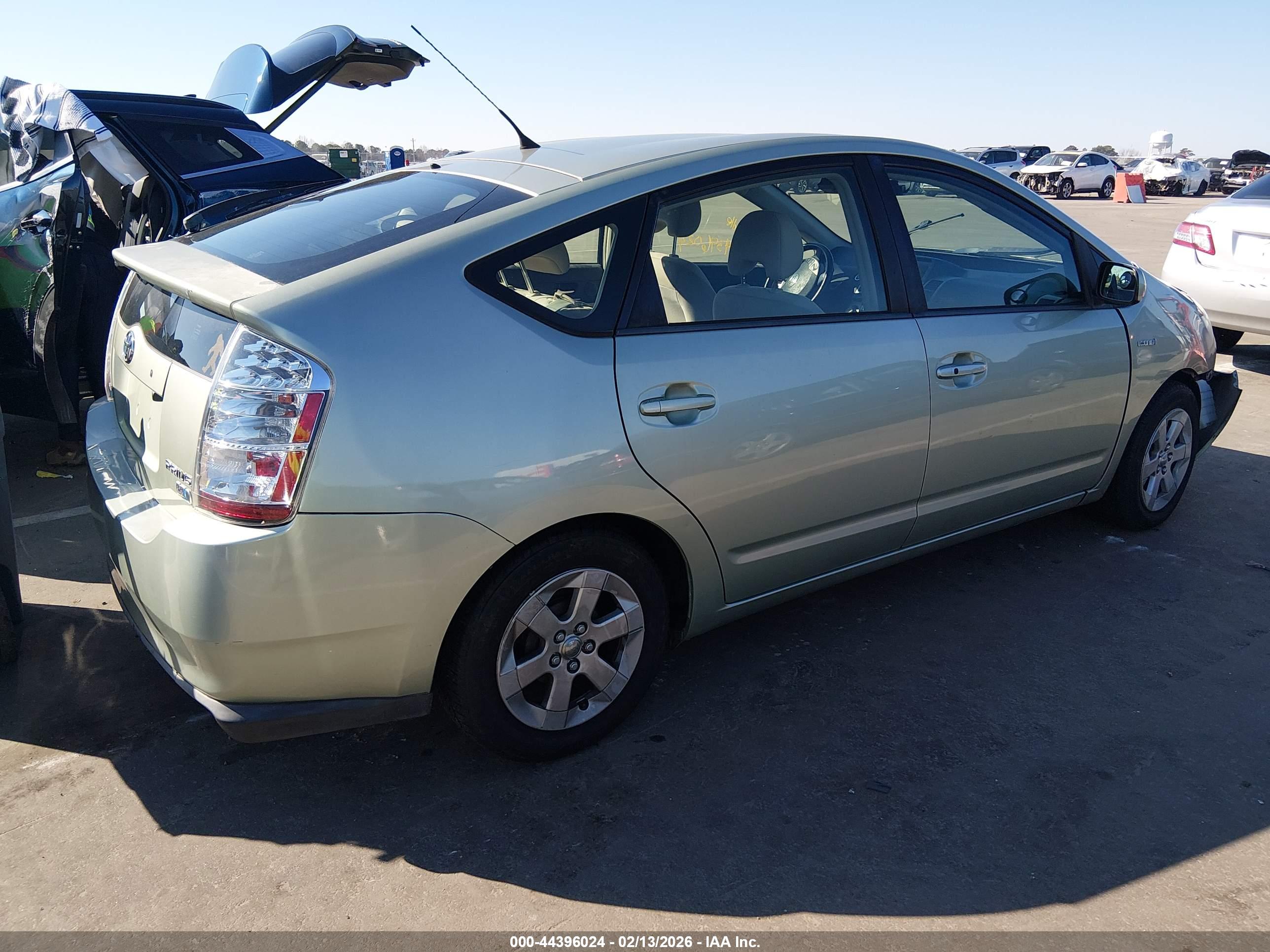 TOYOTA PRIUS image 4