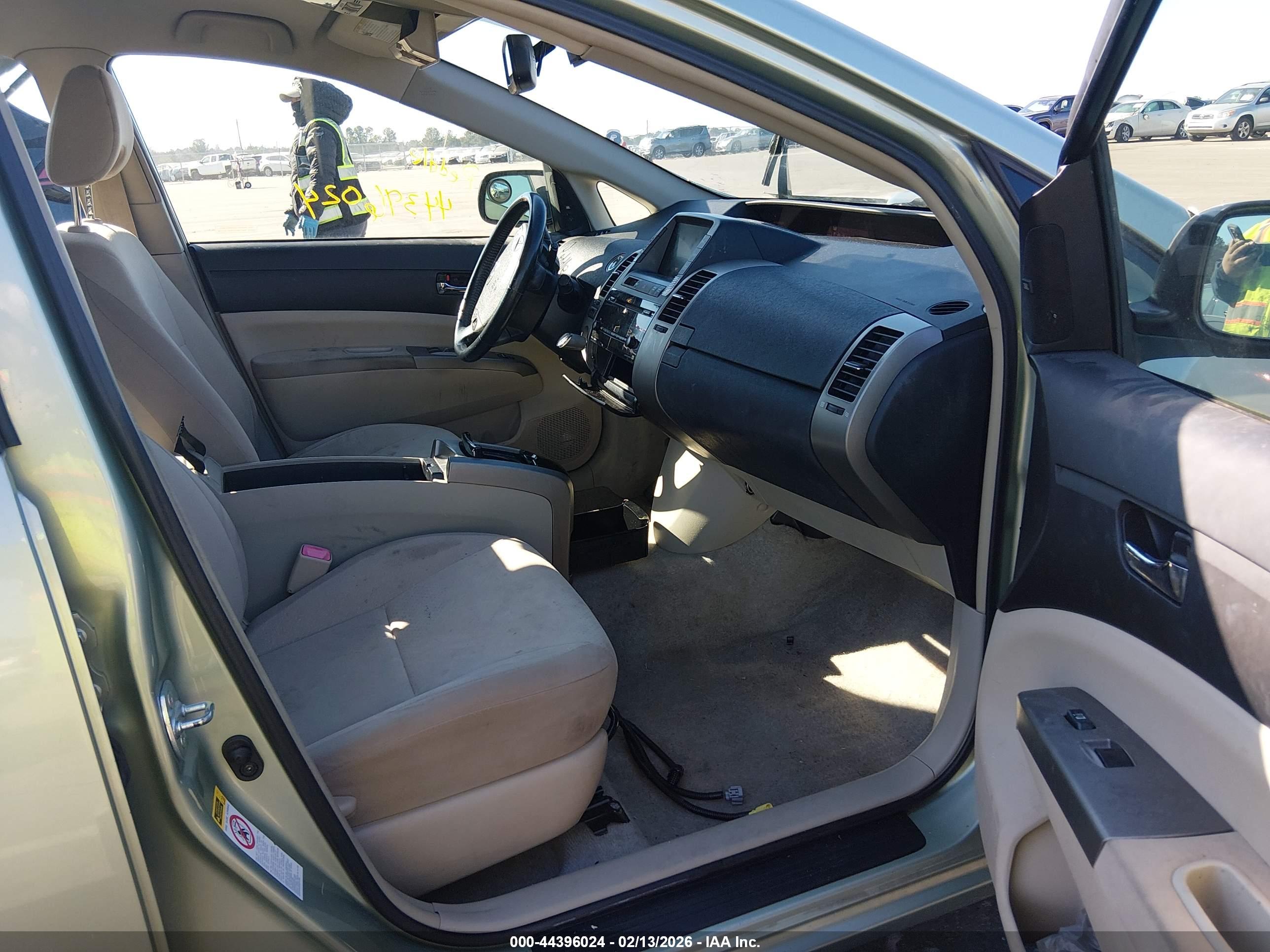 TOYOTA PRIUS image 5