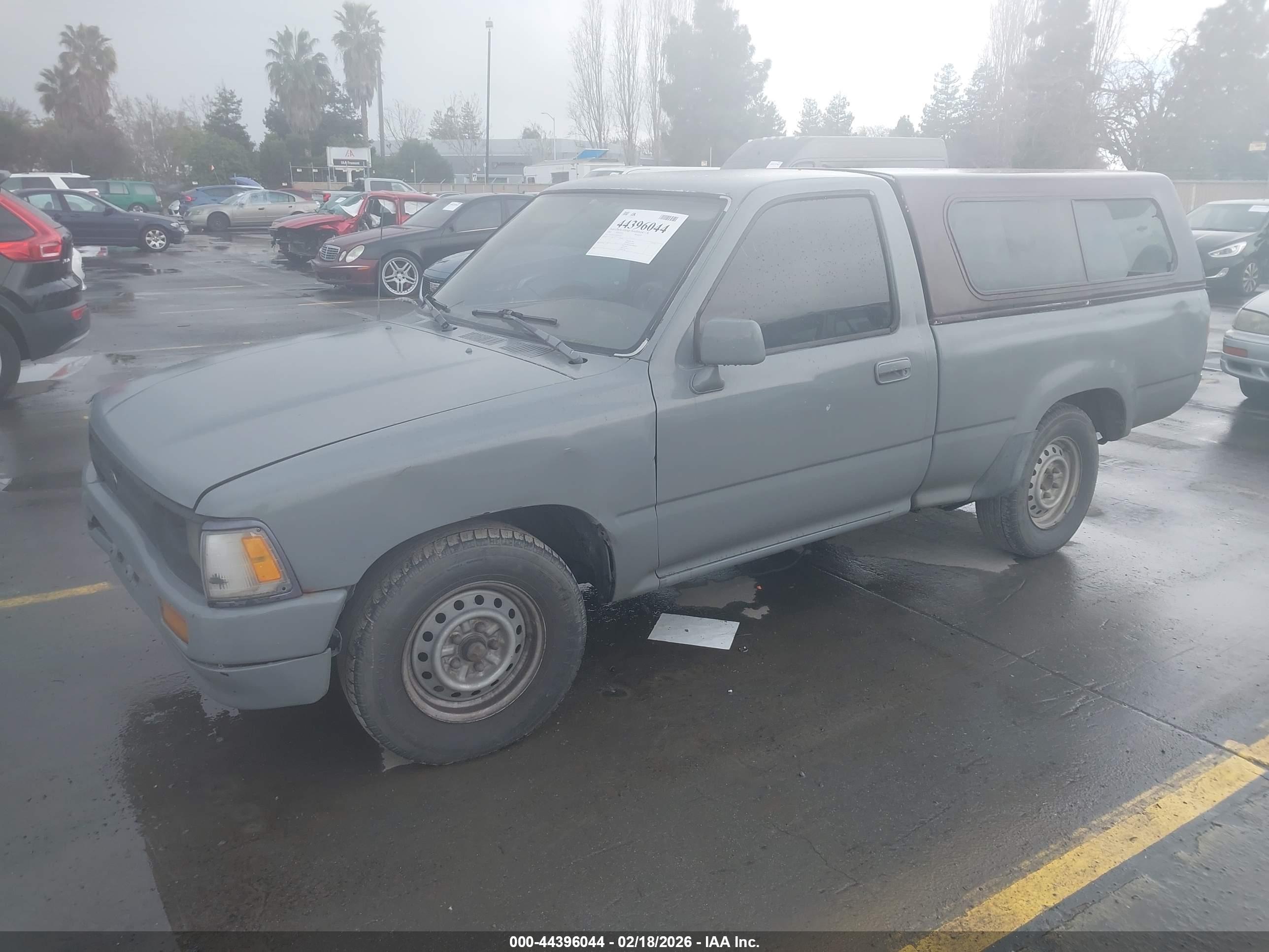 TOYOTA PICKUP image 2