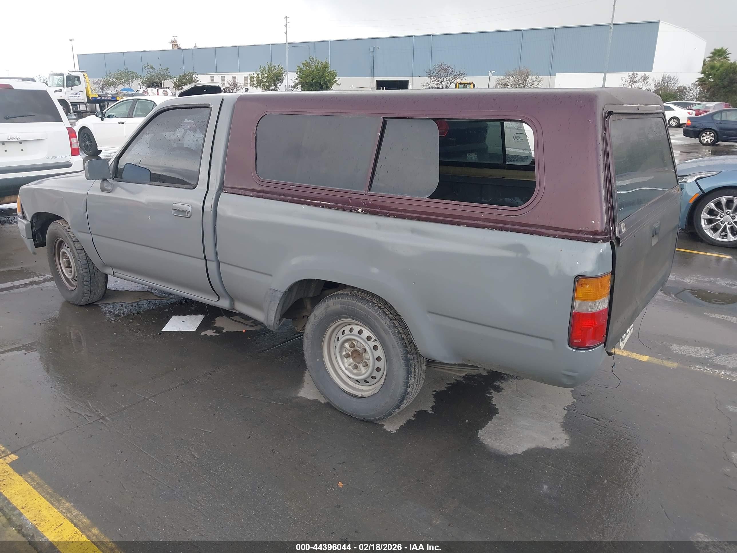 TOYOTA PICKUP image 3
