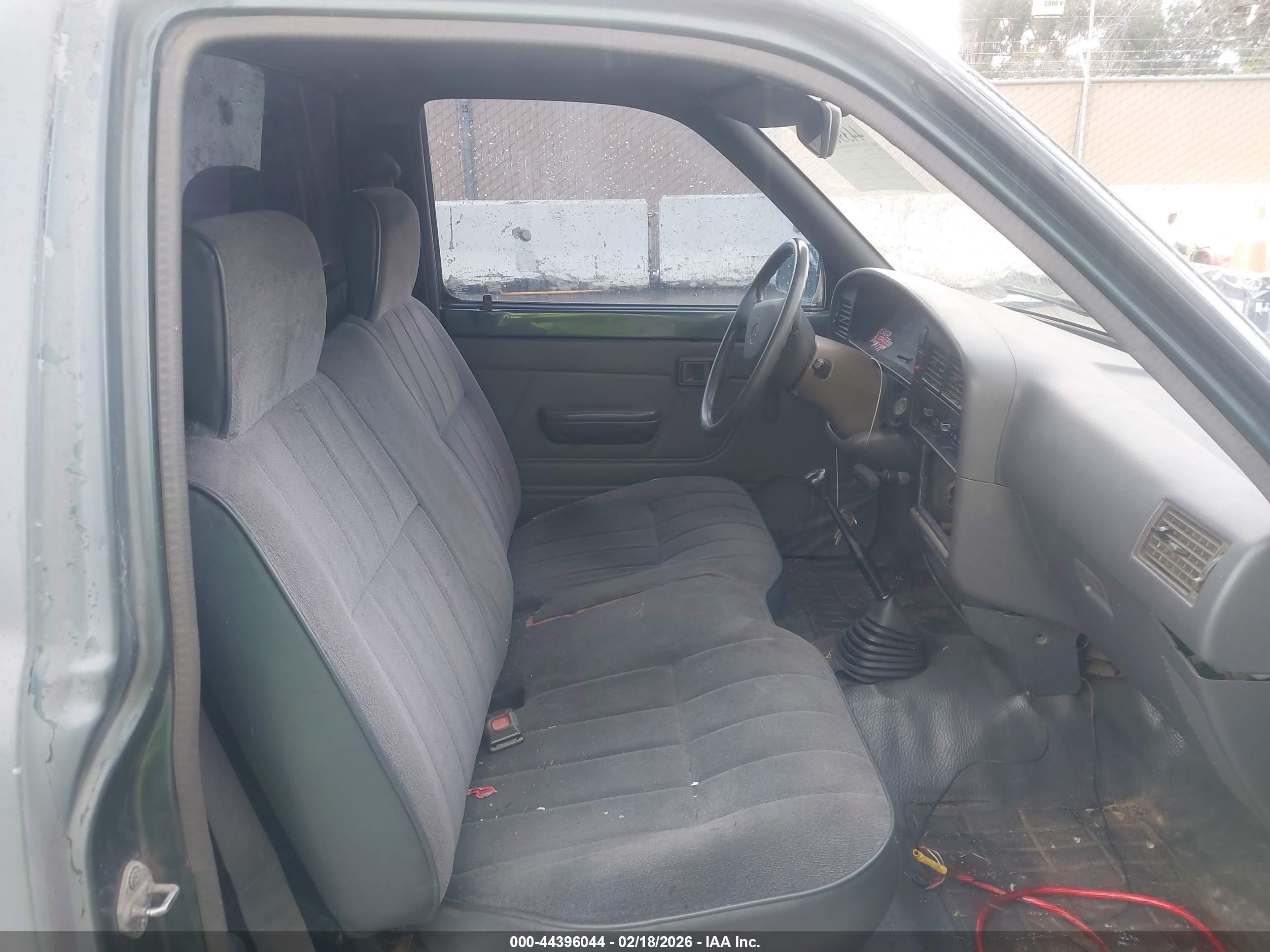 TOYOTA PICKUP image 5
