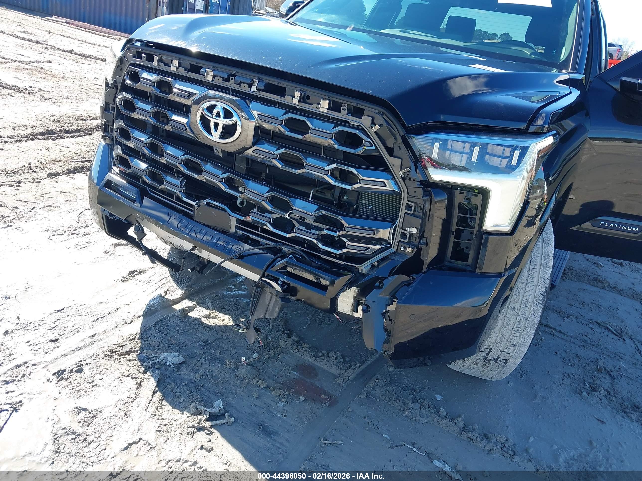 TOYOTA TUNDRA image 6