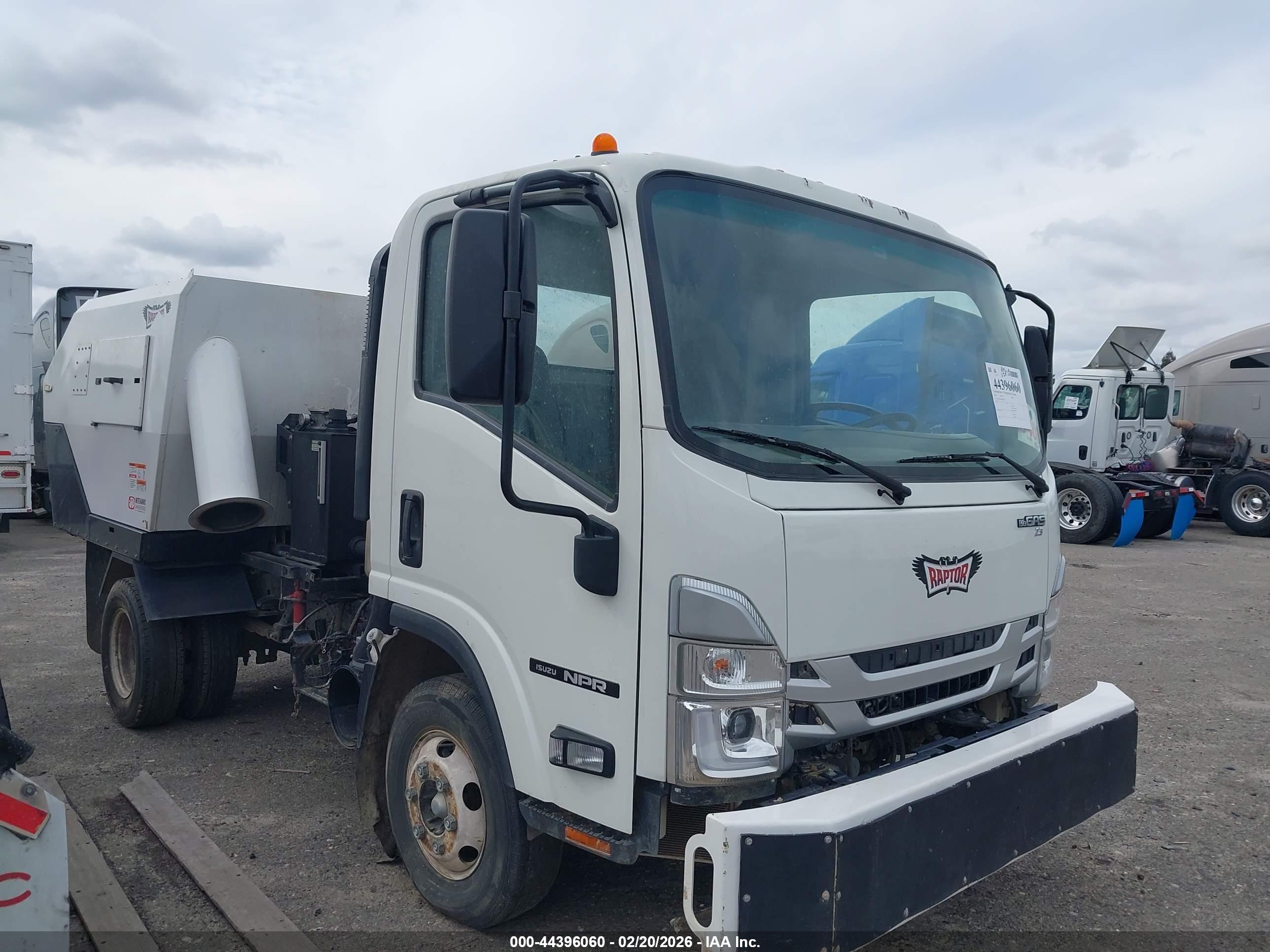 ISUZU NPR image 2