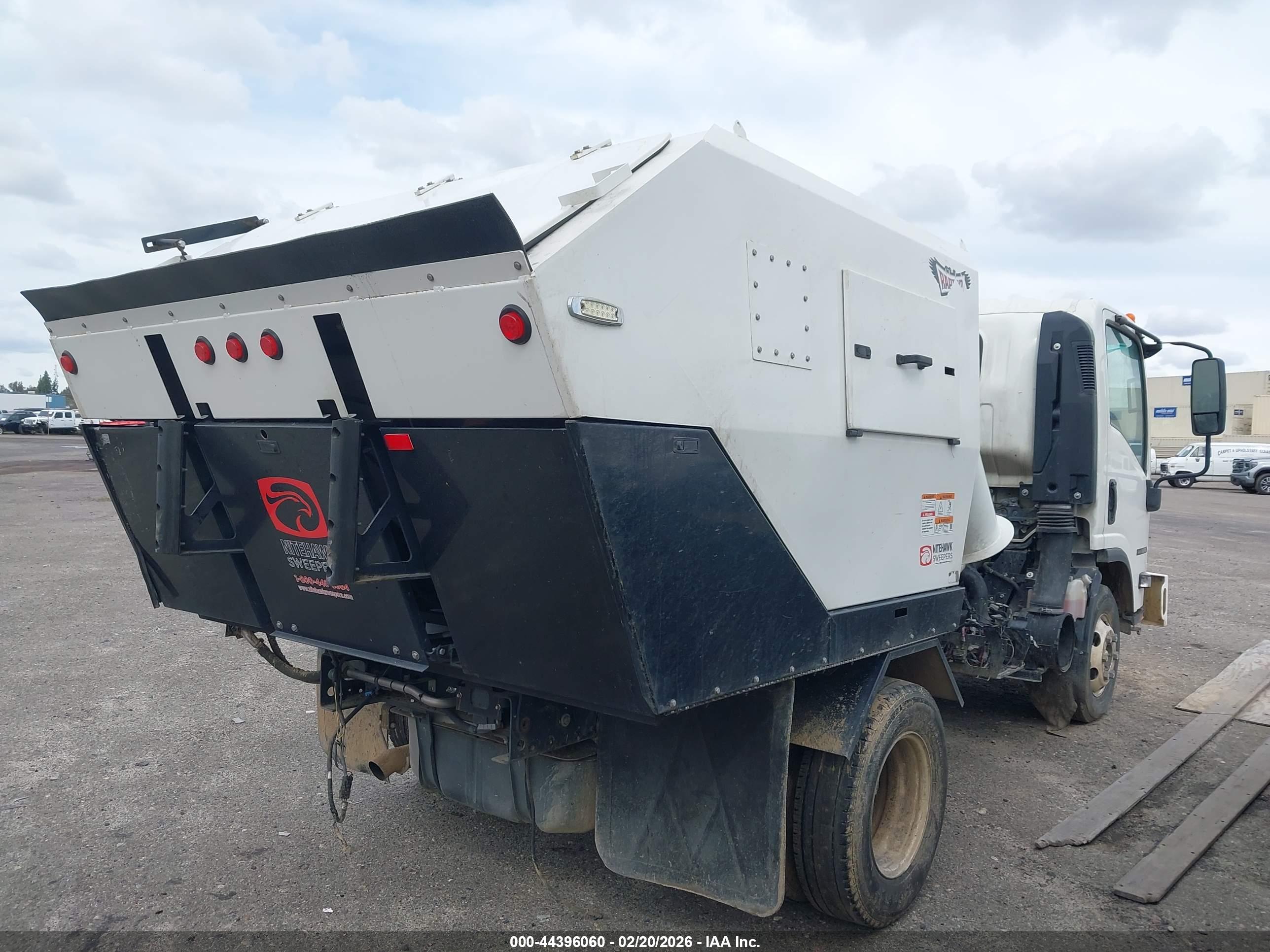 ISUZU NPR image 3