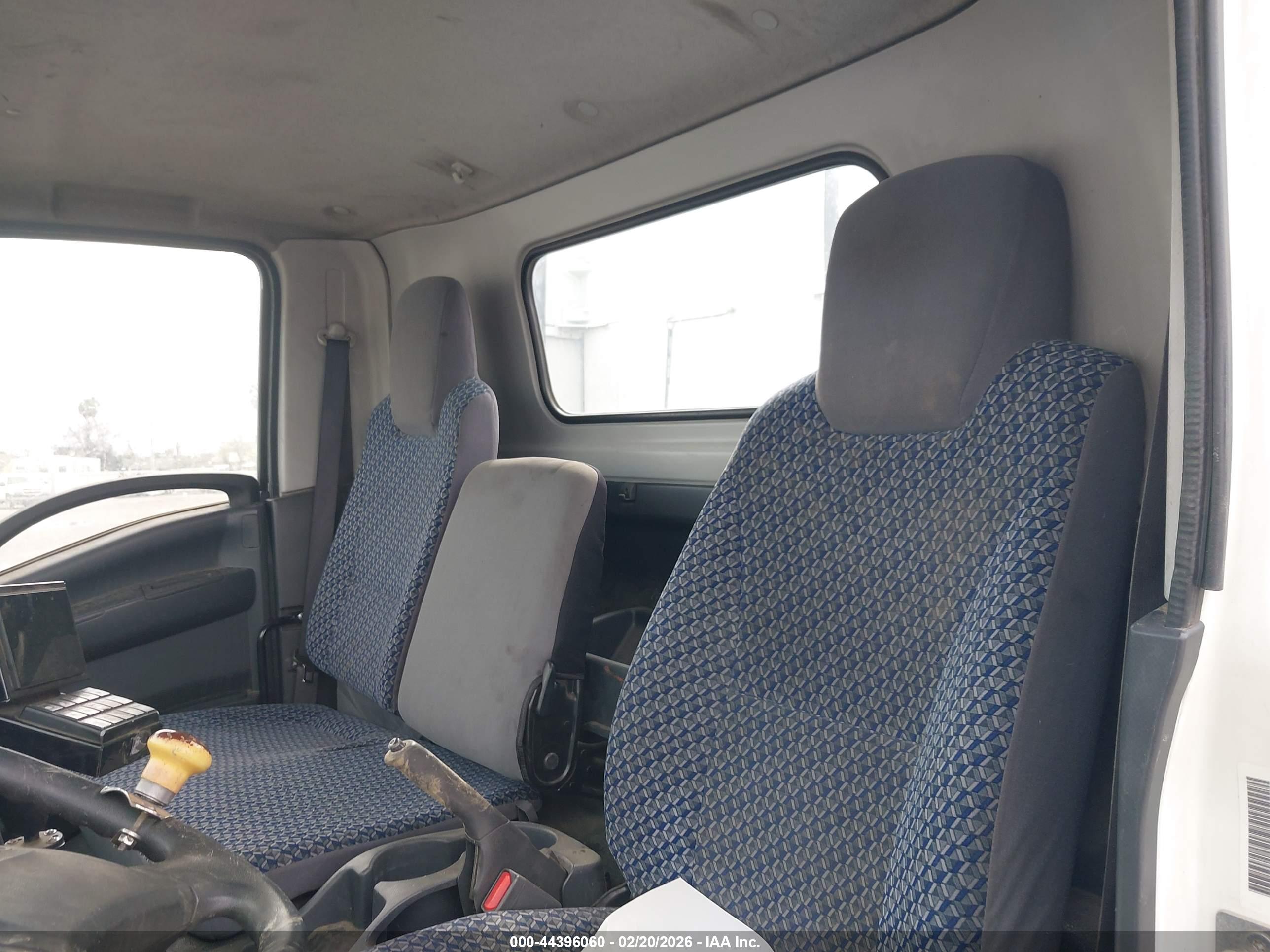 ISUZU NPR image 7