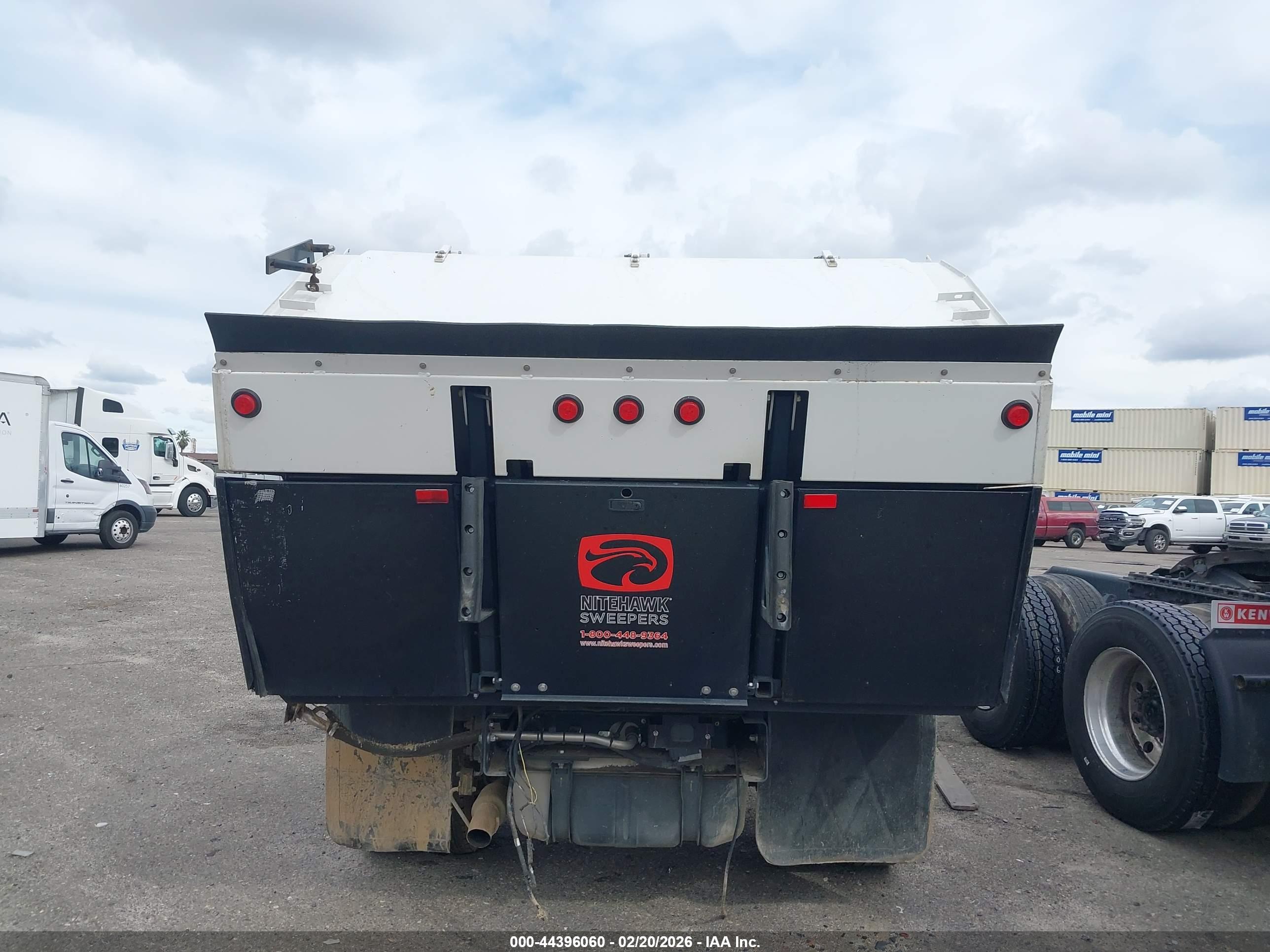 ISUZU NPR image 8