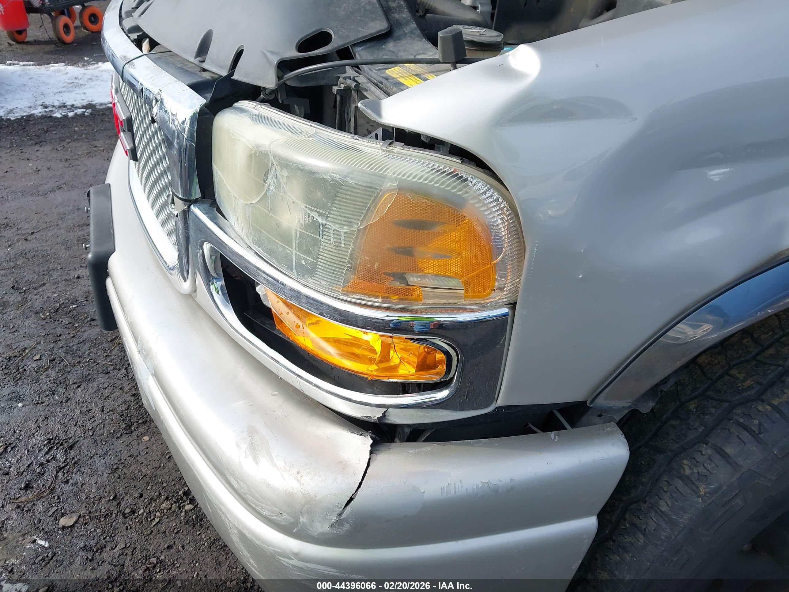 GMC YUKON image 6