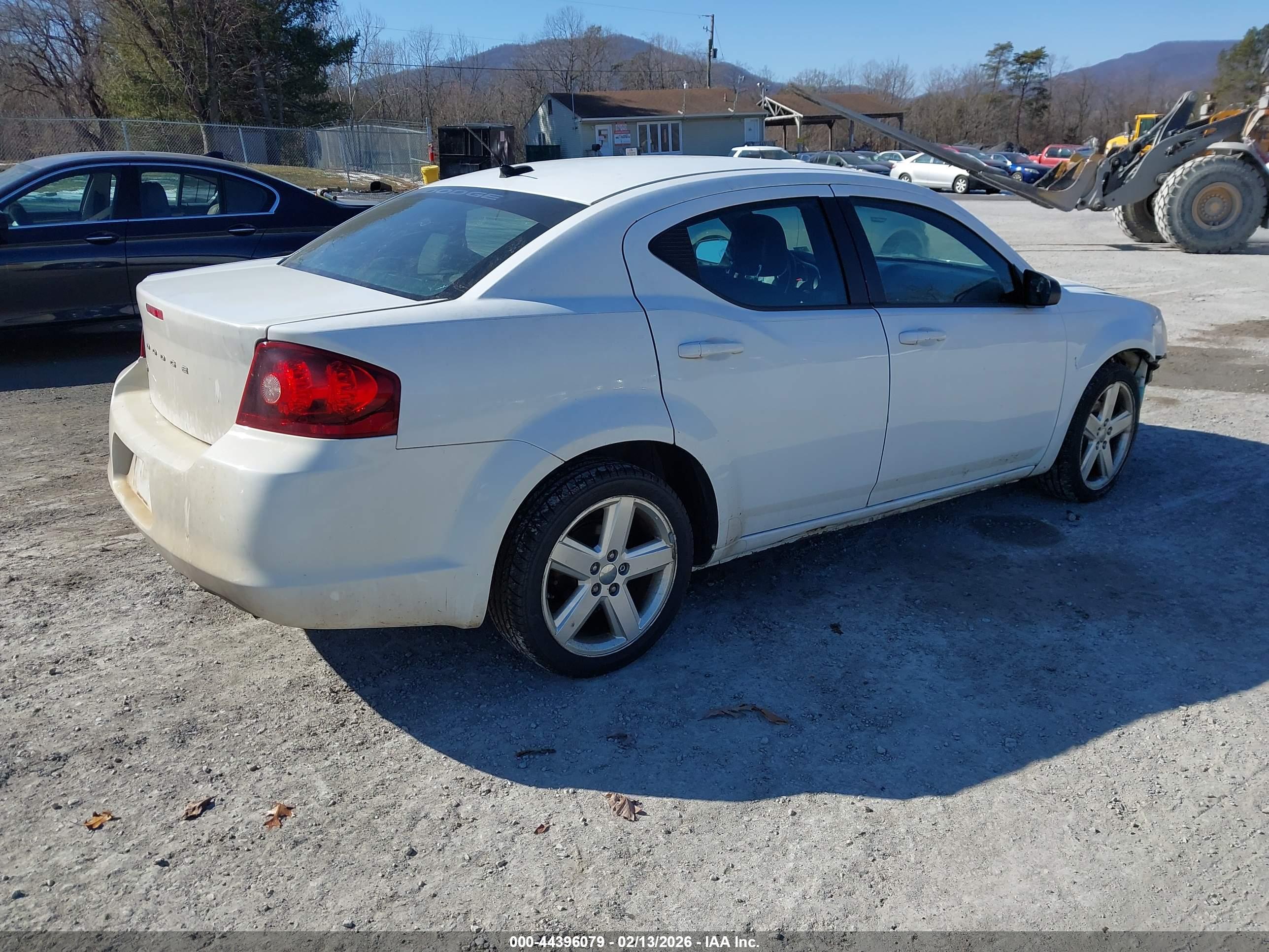 DODGE AVENGER image 4