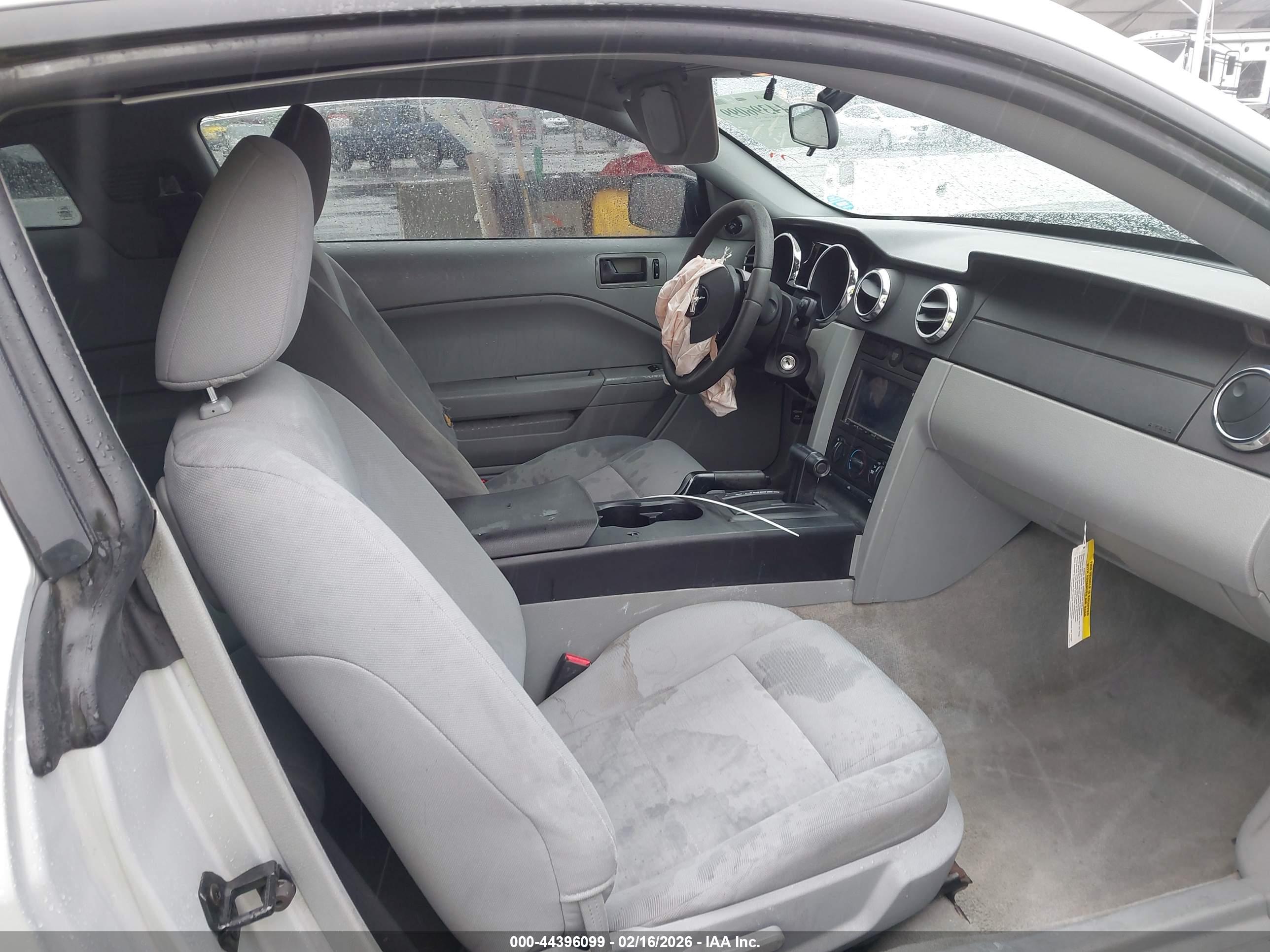 FORD MUSTANG image 5