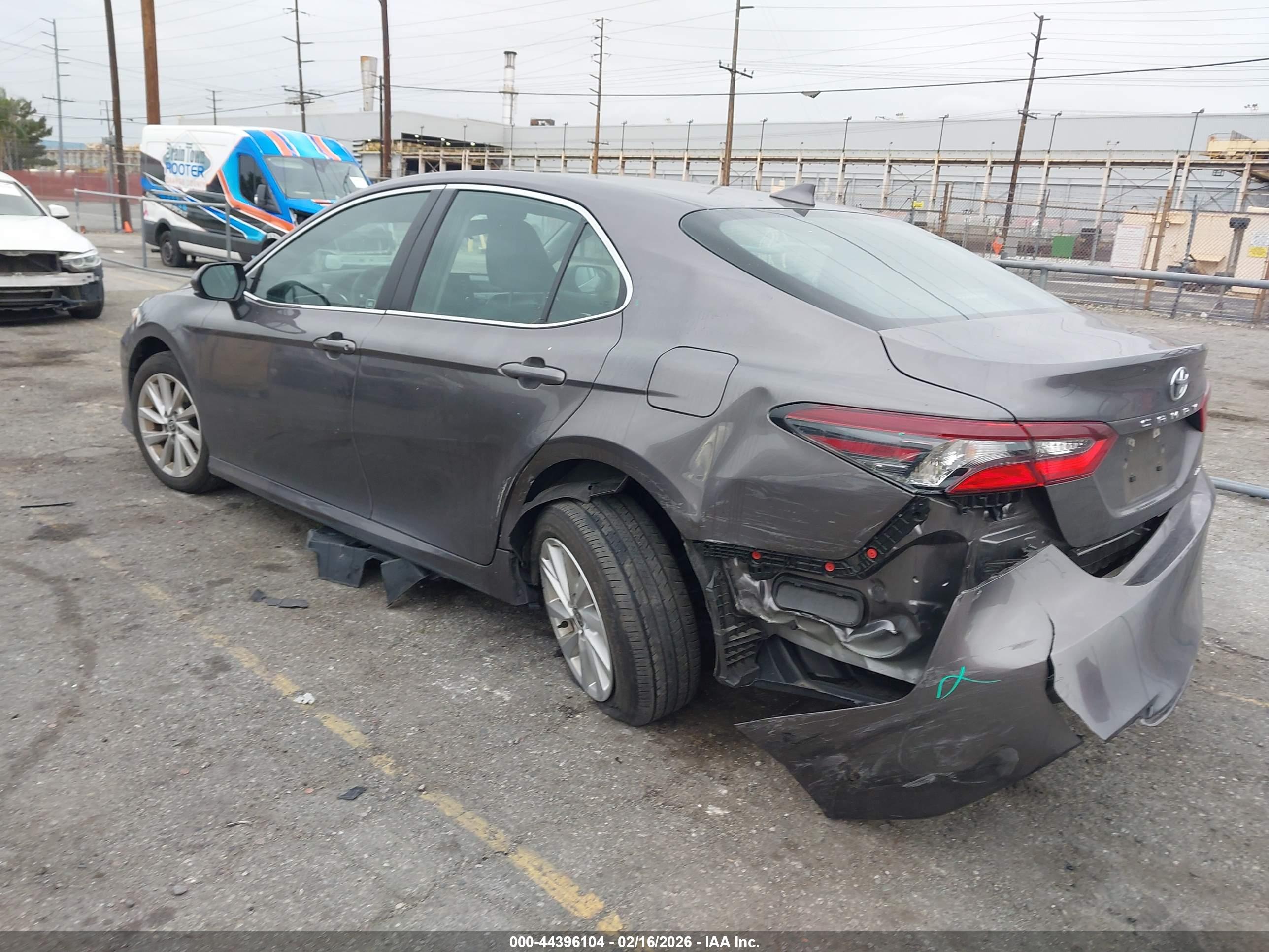 TOYOTA CAMRY image 3