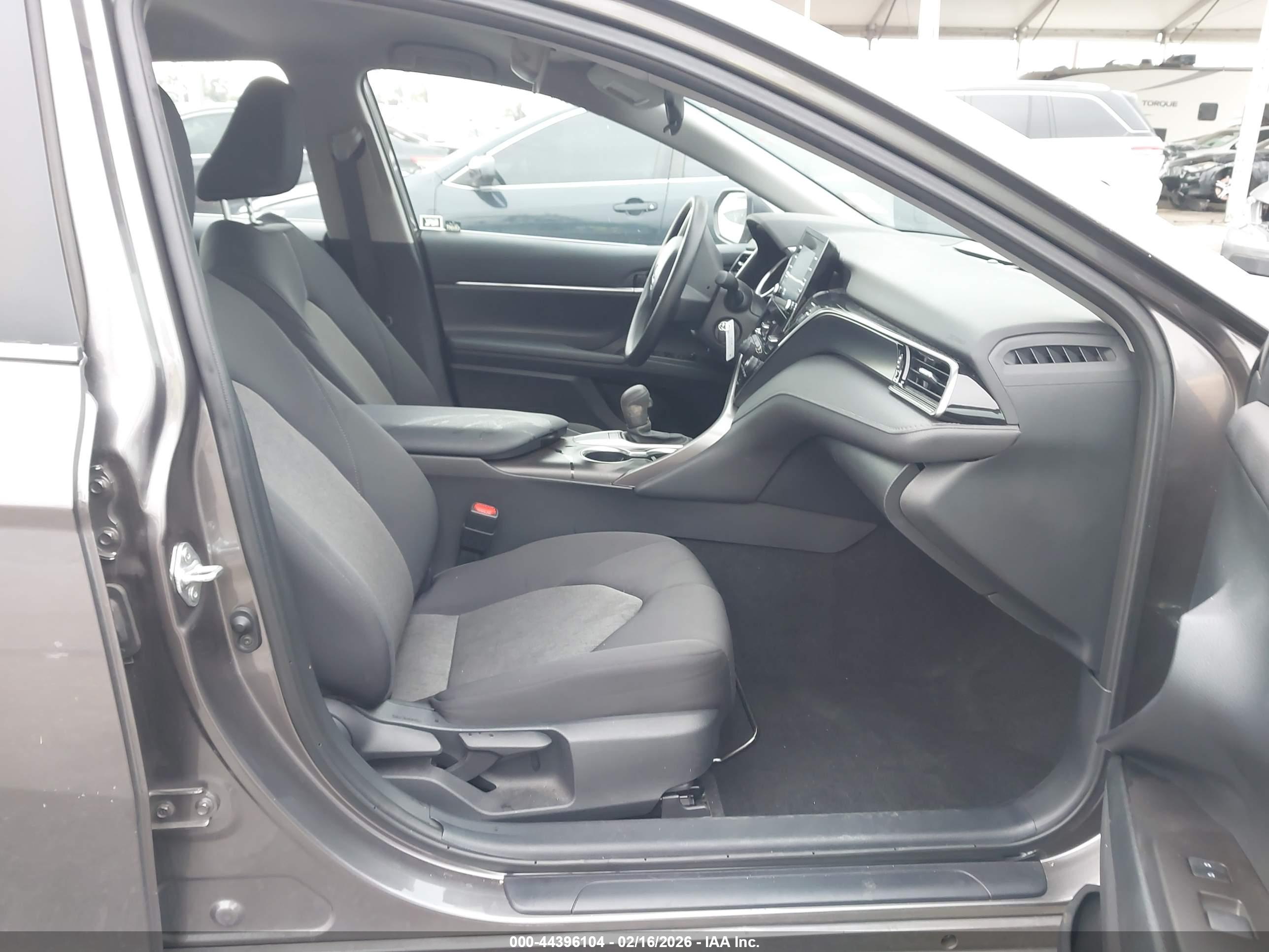 TOYOTA CAMRY image 5