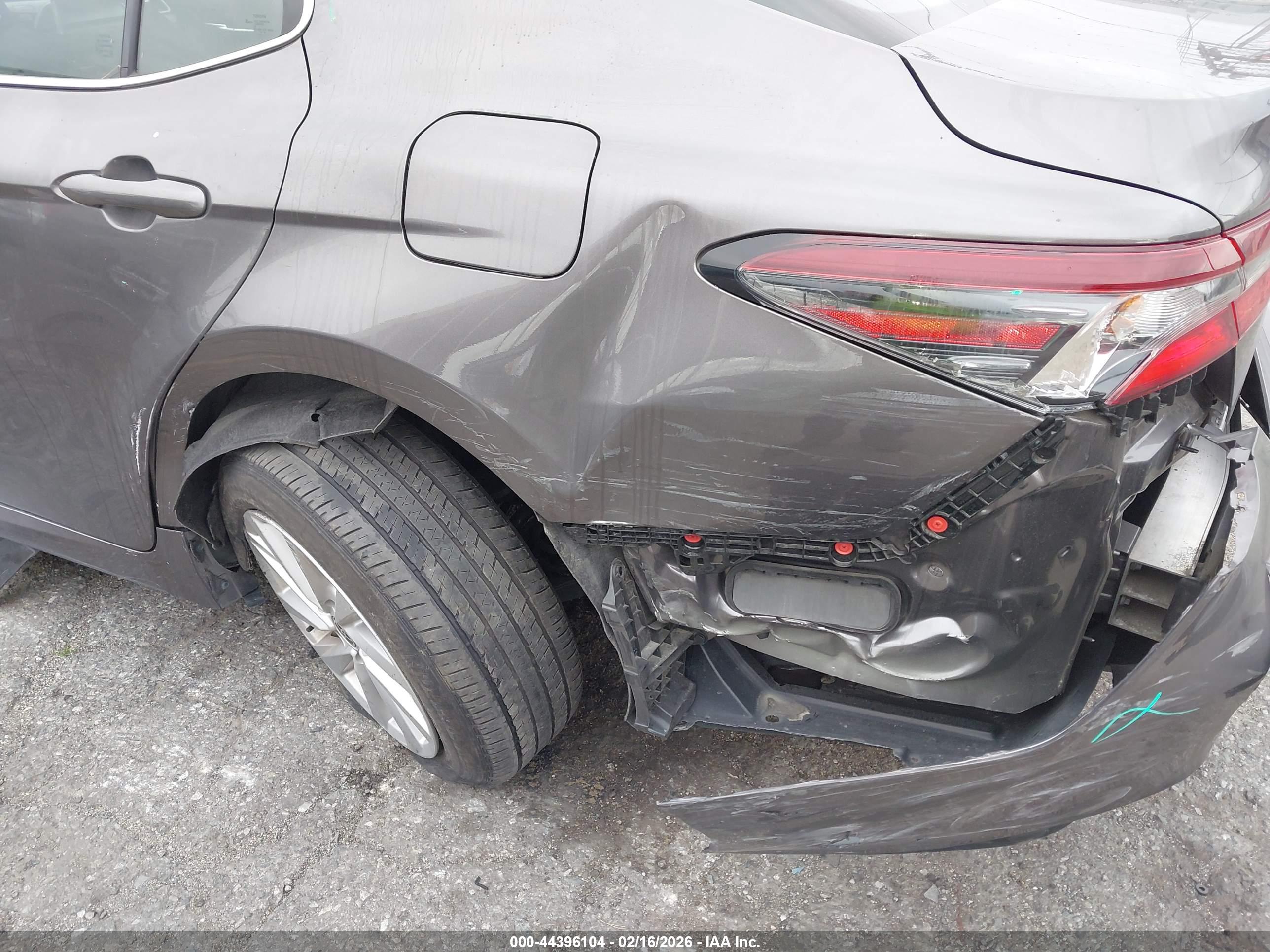 TOYOTA CAMRY image 6