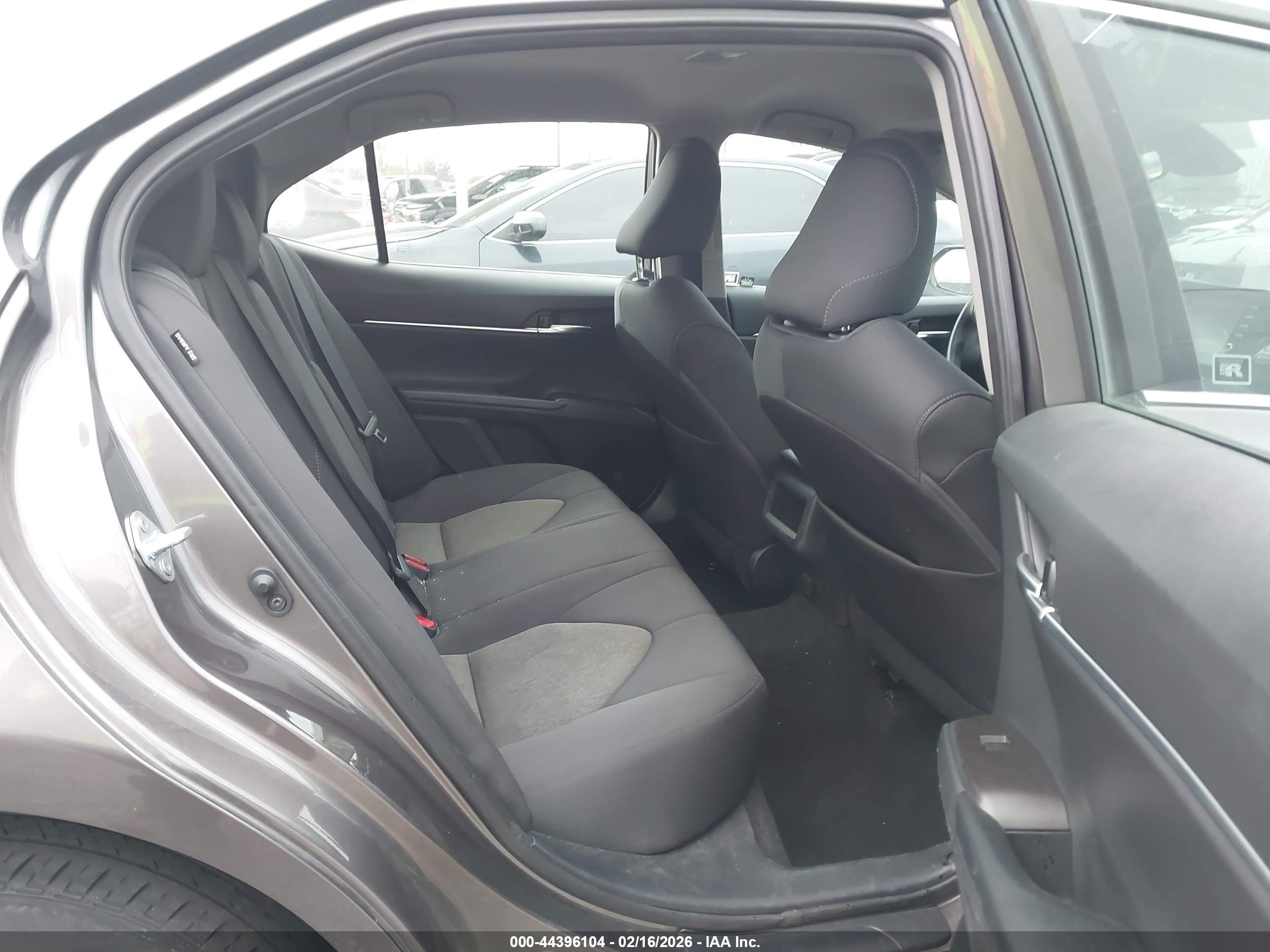 TOYOTA CAMRY image 8