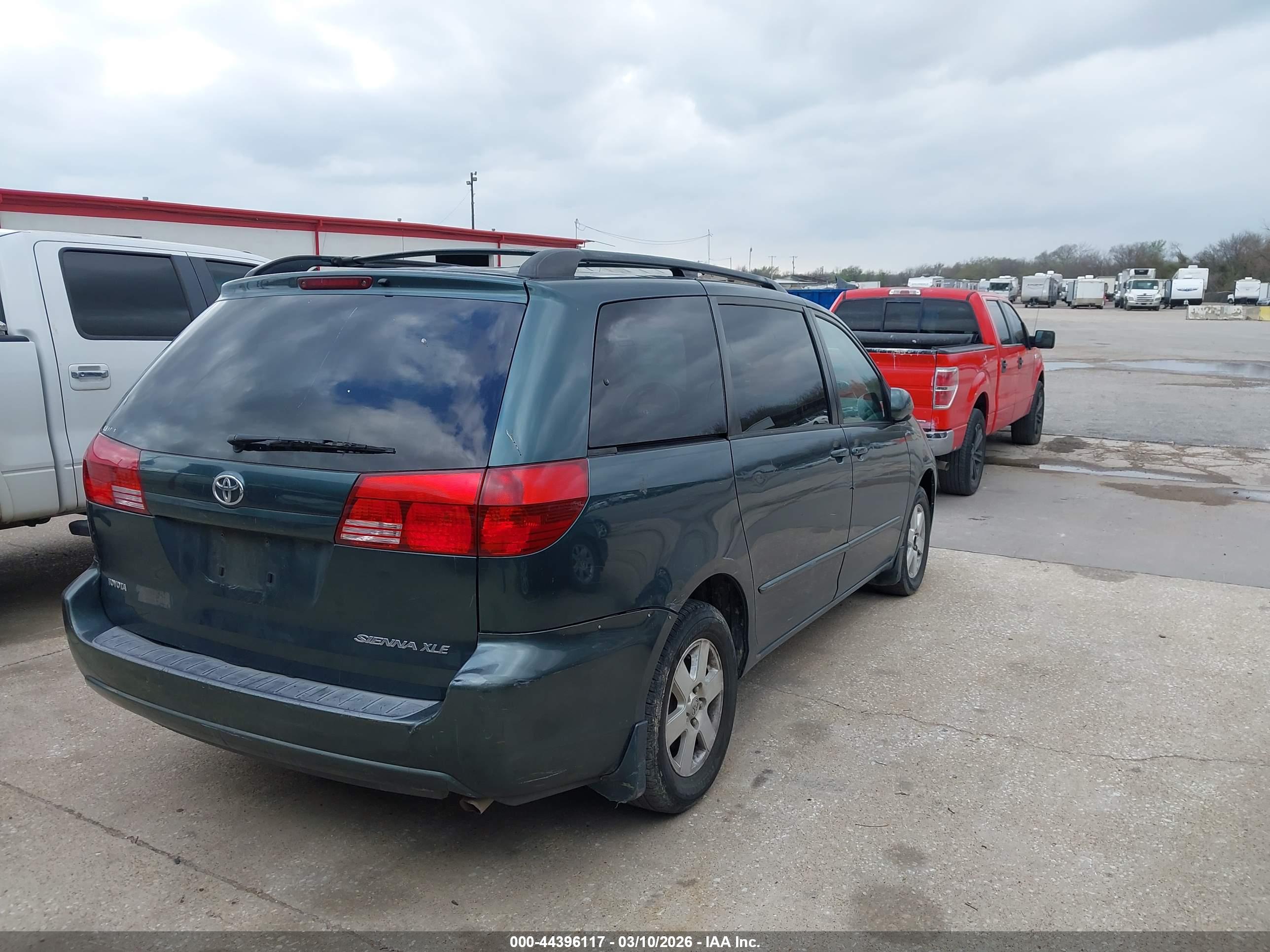 TOYOTA SIENNA image 4