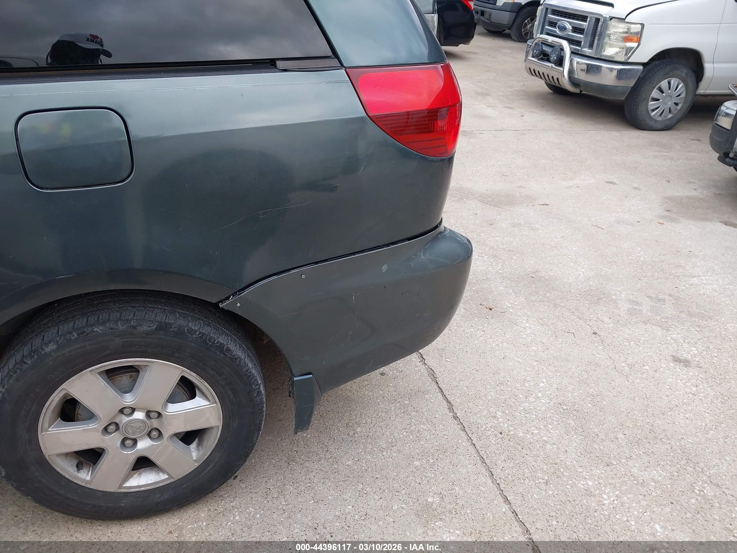 TOYOTA SIENNA image 6