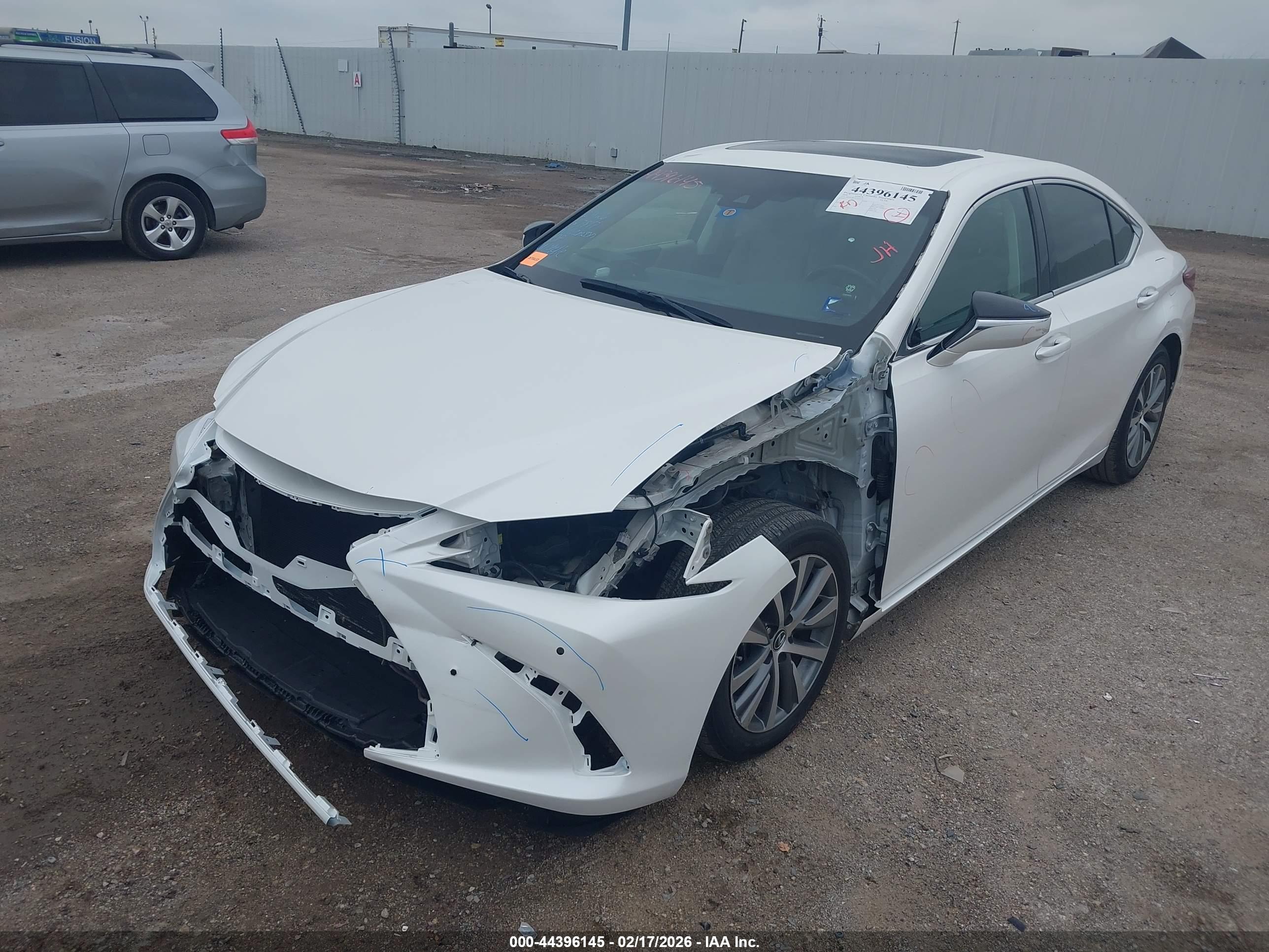 LEXUS ES image 2