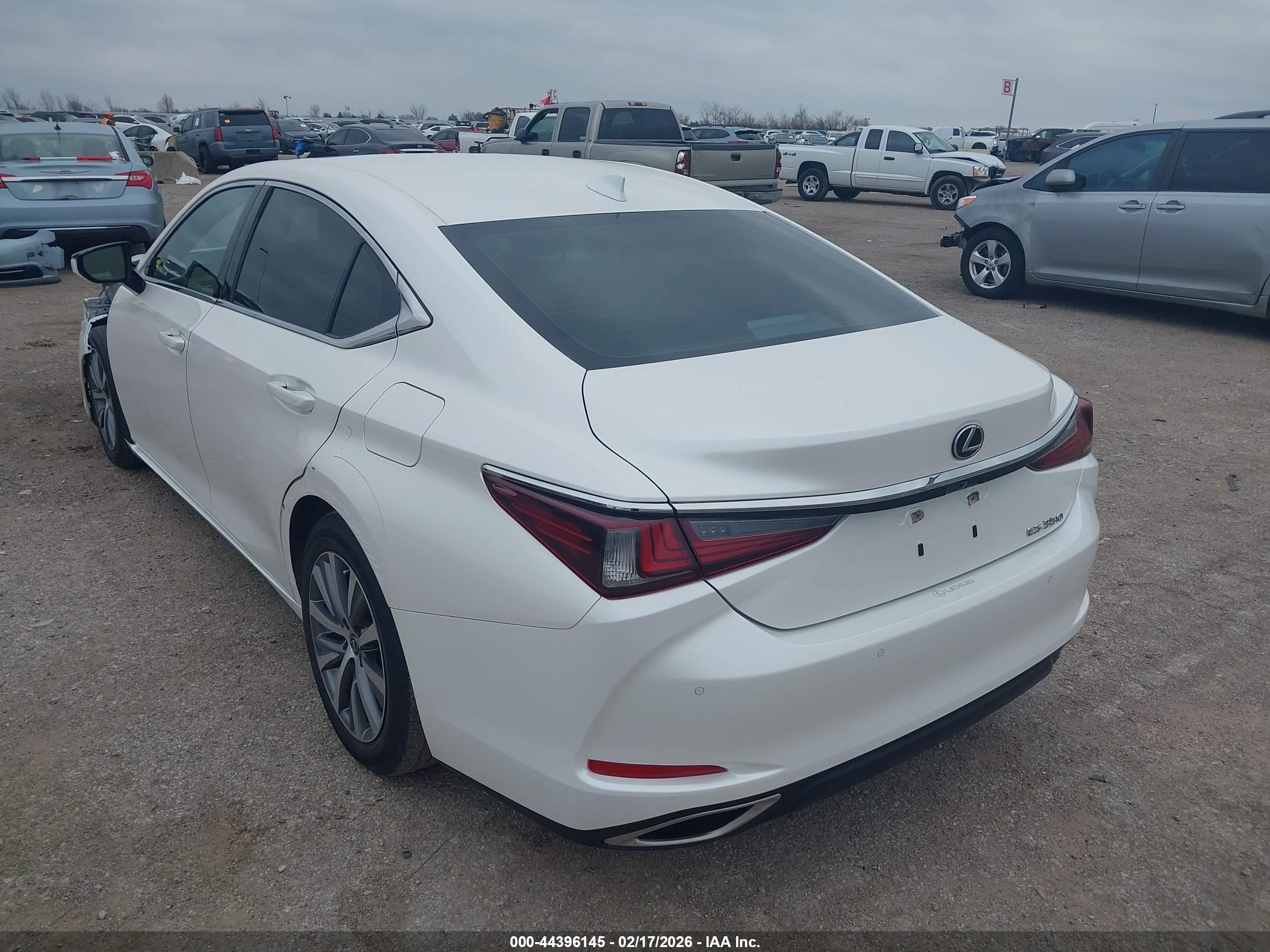 LEXUS ES image 3