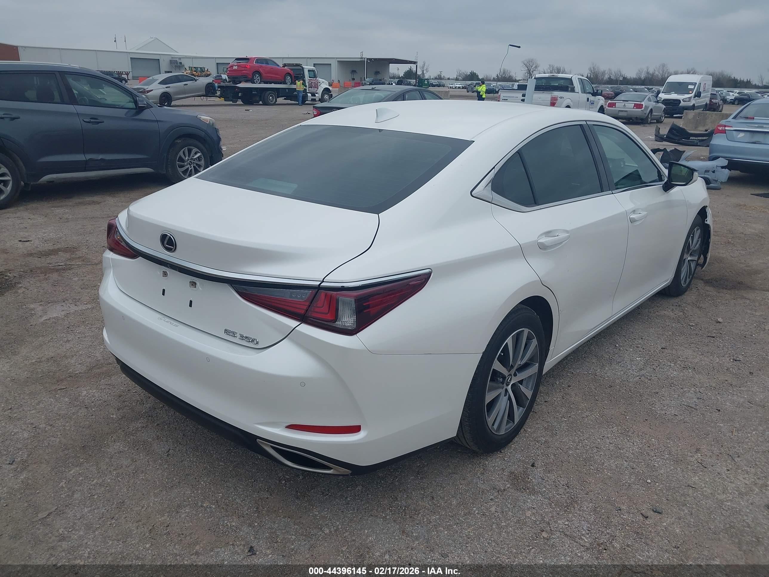 LEXUS ES image 4