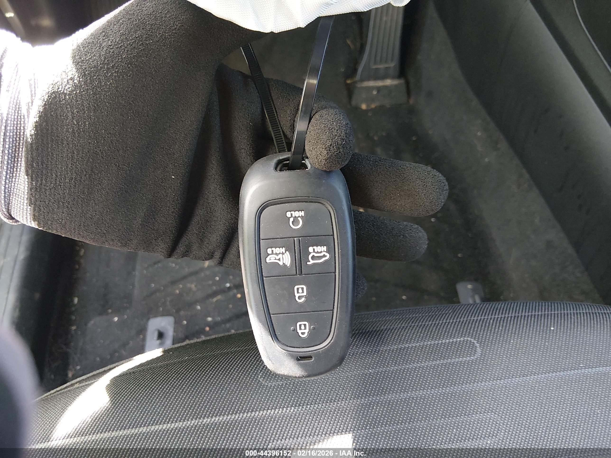 HYUNDAI SANTA image 11