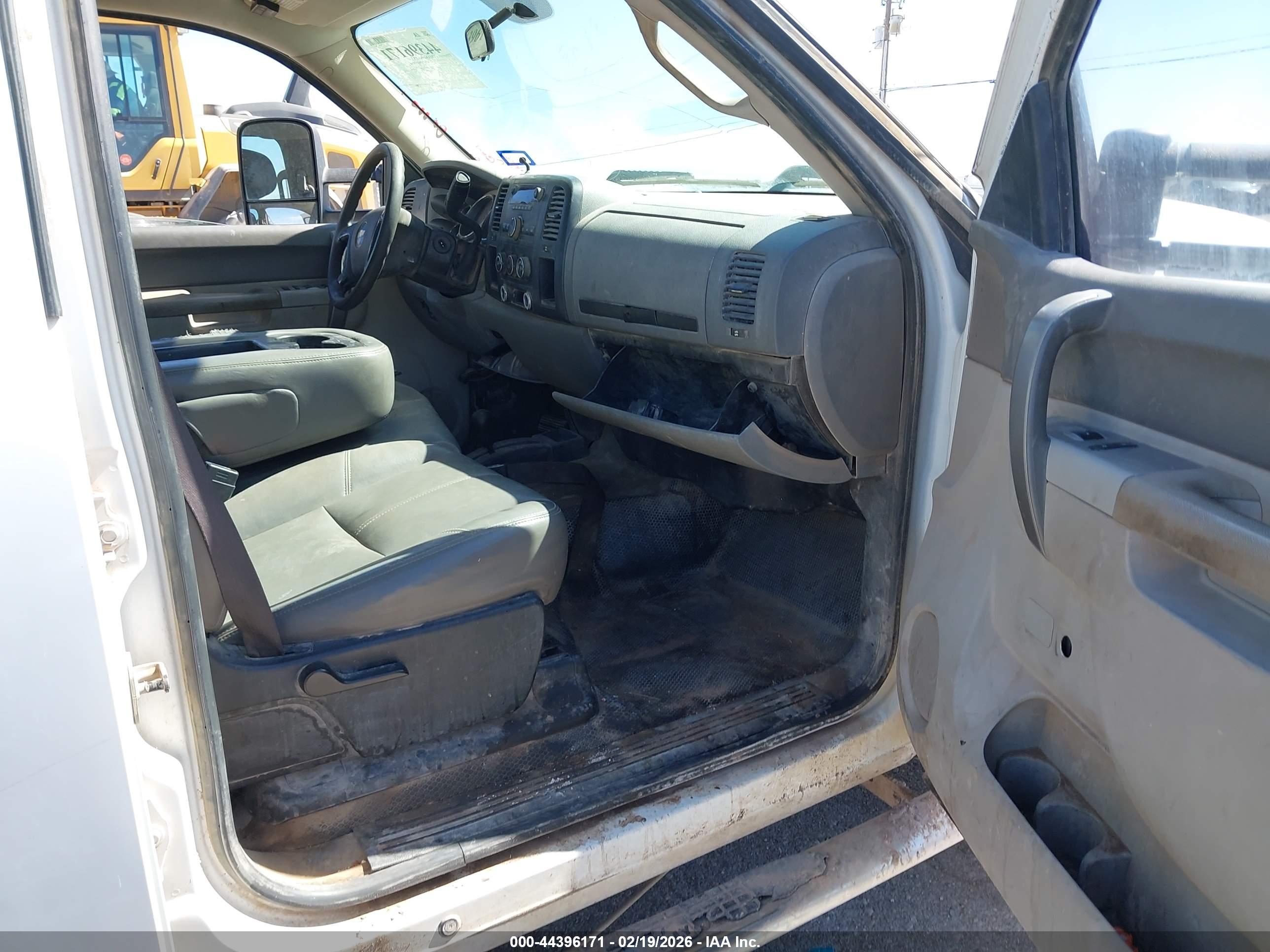 CHEVROLET SILVERADO image 5