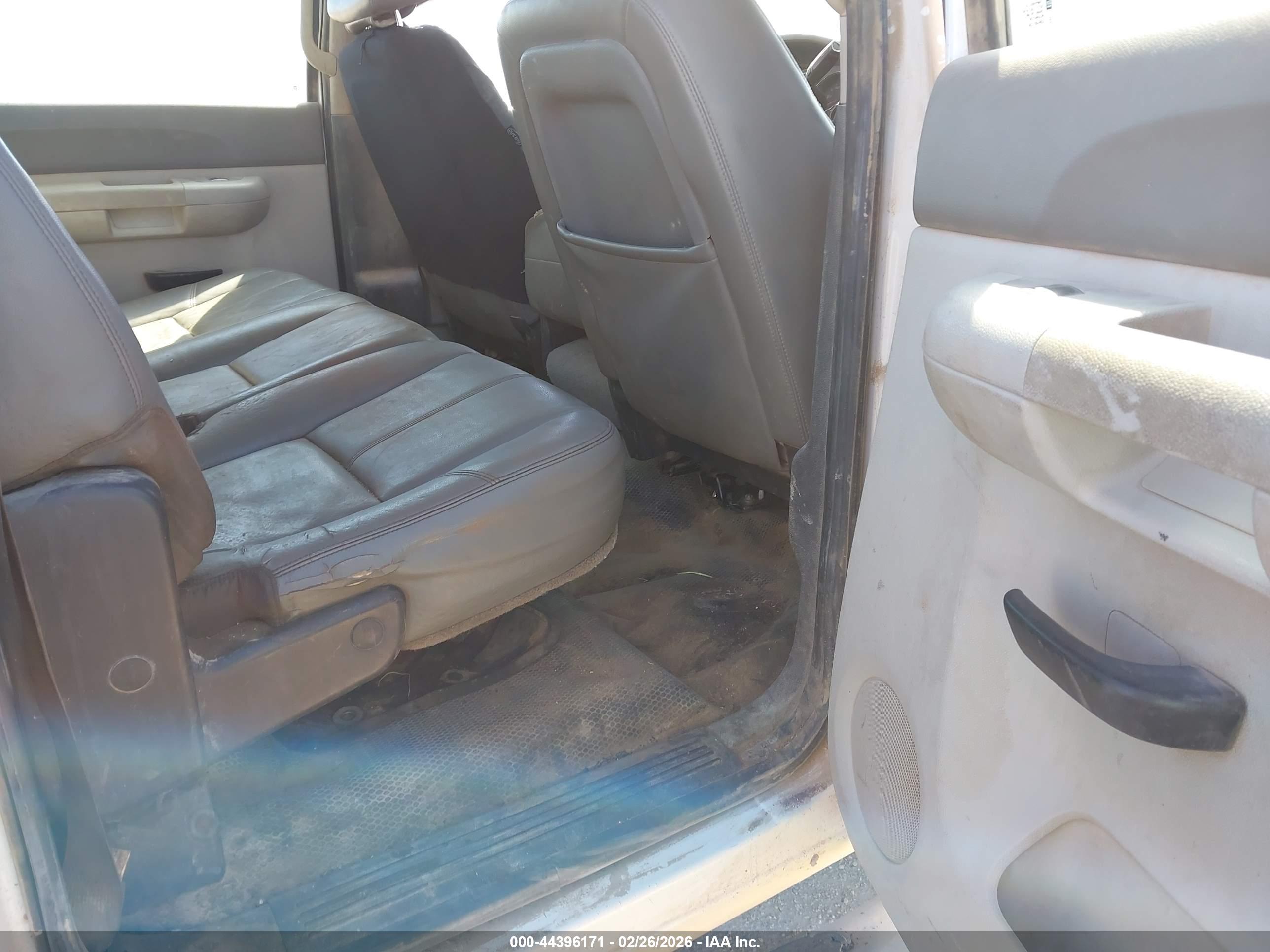CHEVROLET SILVERADO image 8