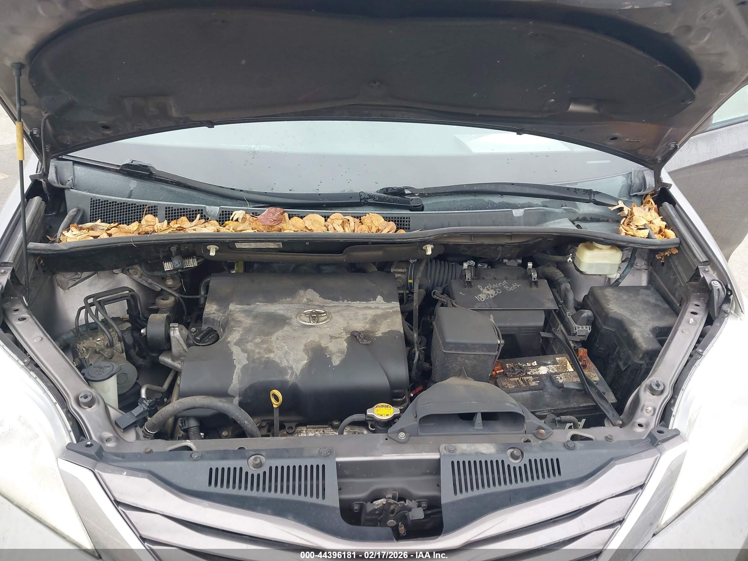 TOYOTA SIENNA image 10
