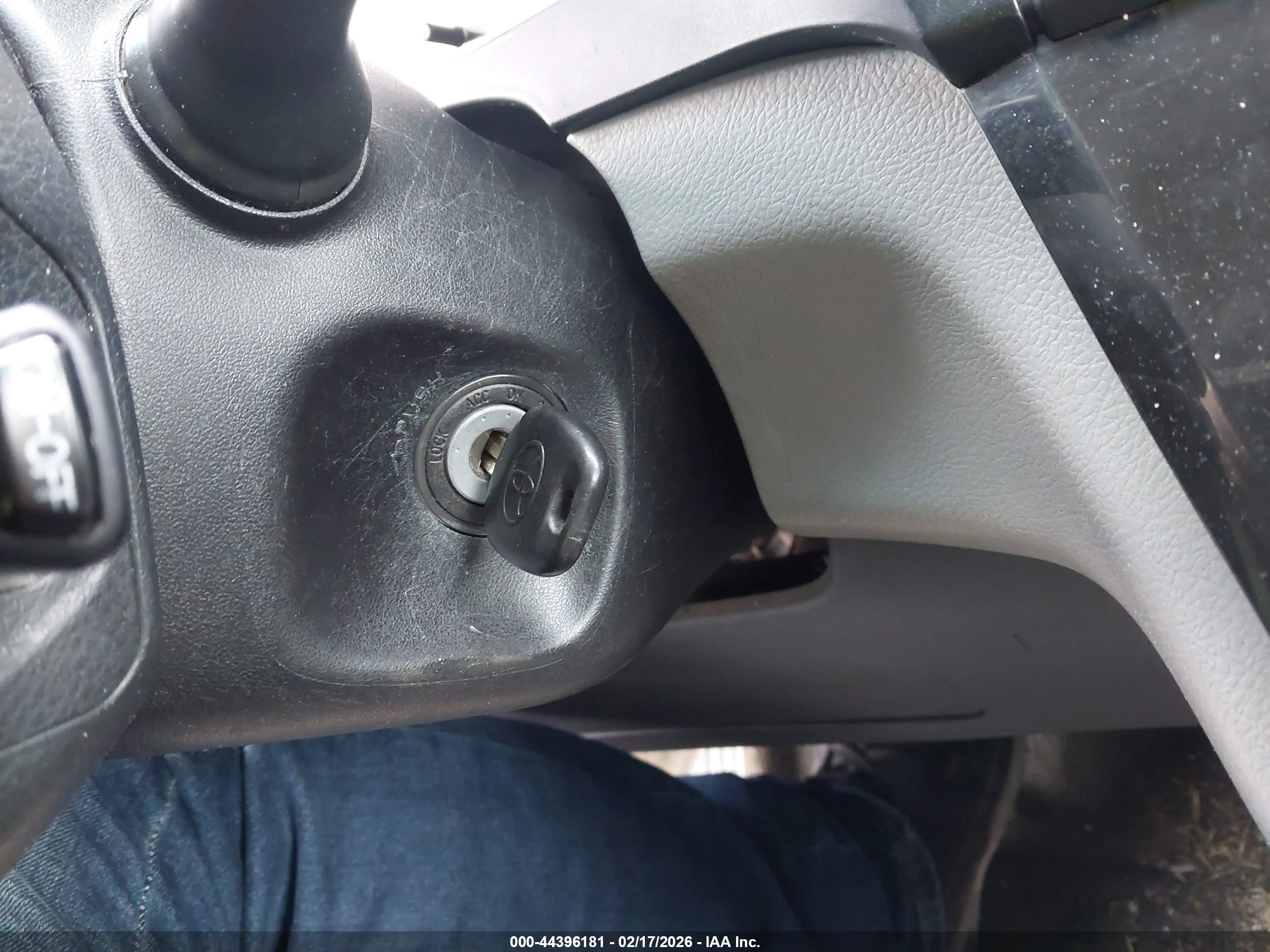 TOYOTA SIENNA image 11