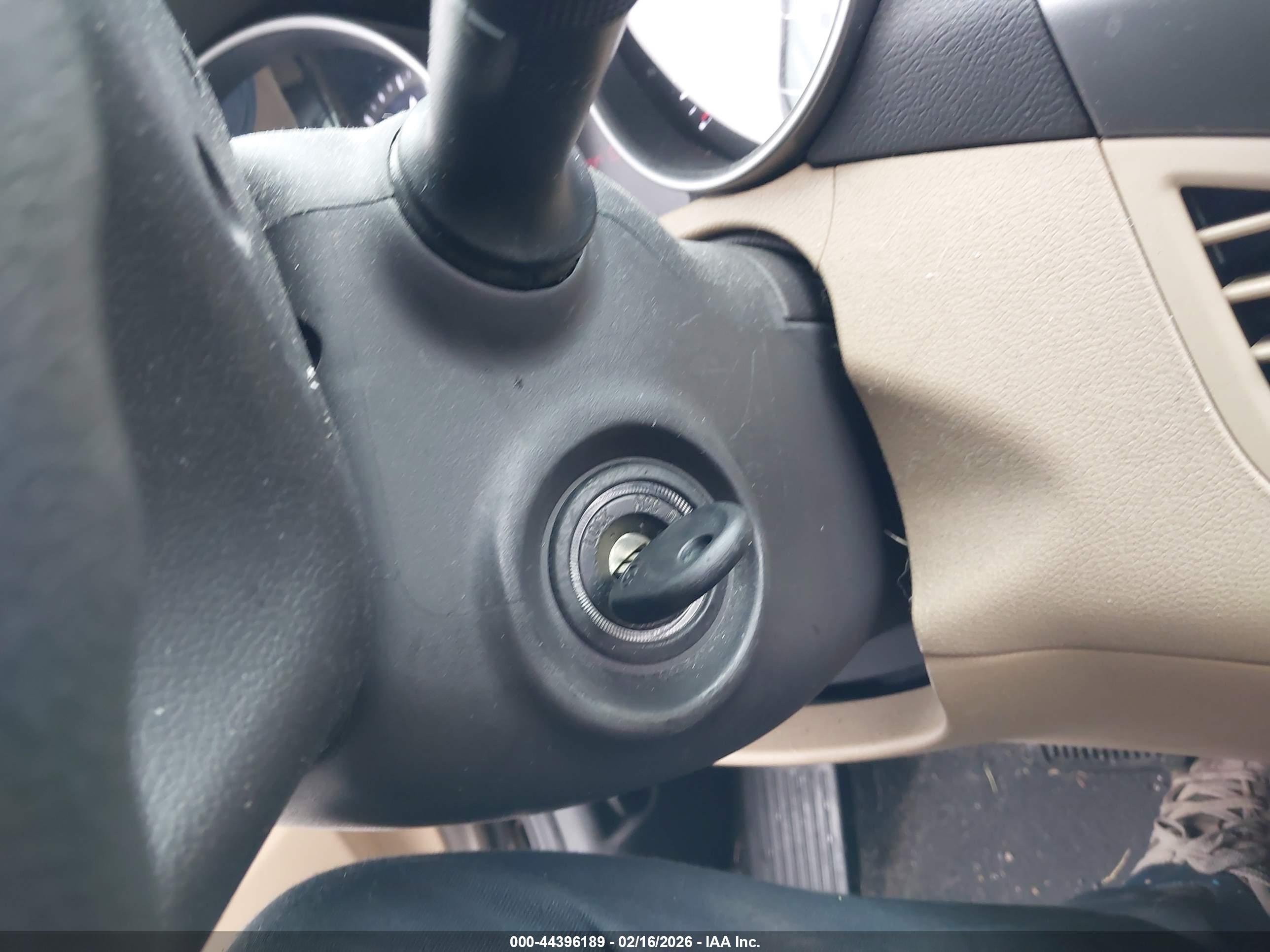 HYUNDAI ELANTRA image 11