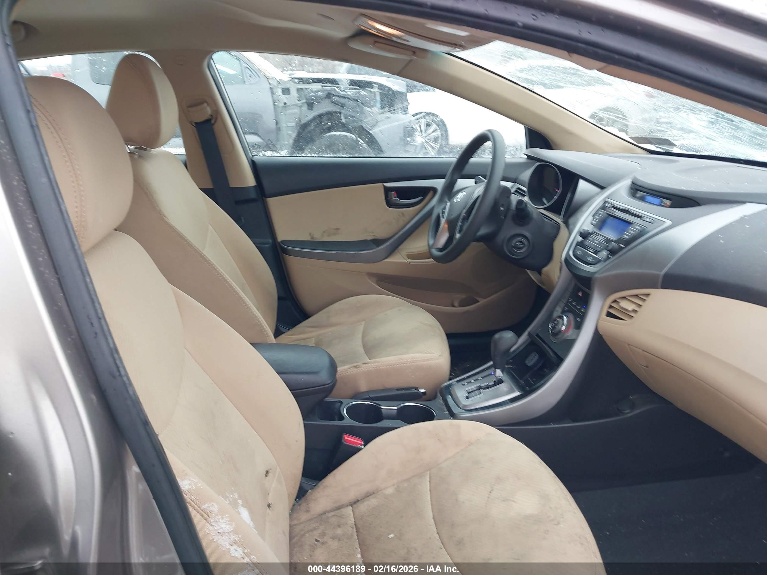 HYUNDAI ELANTRA image 5