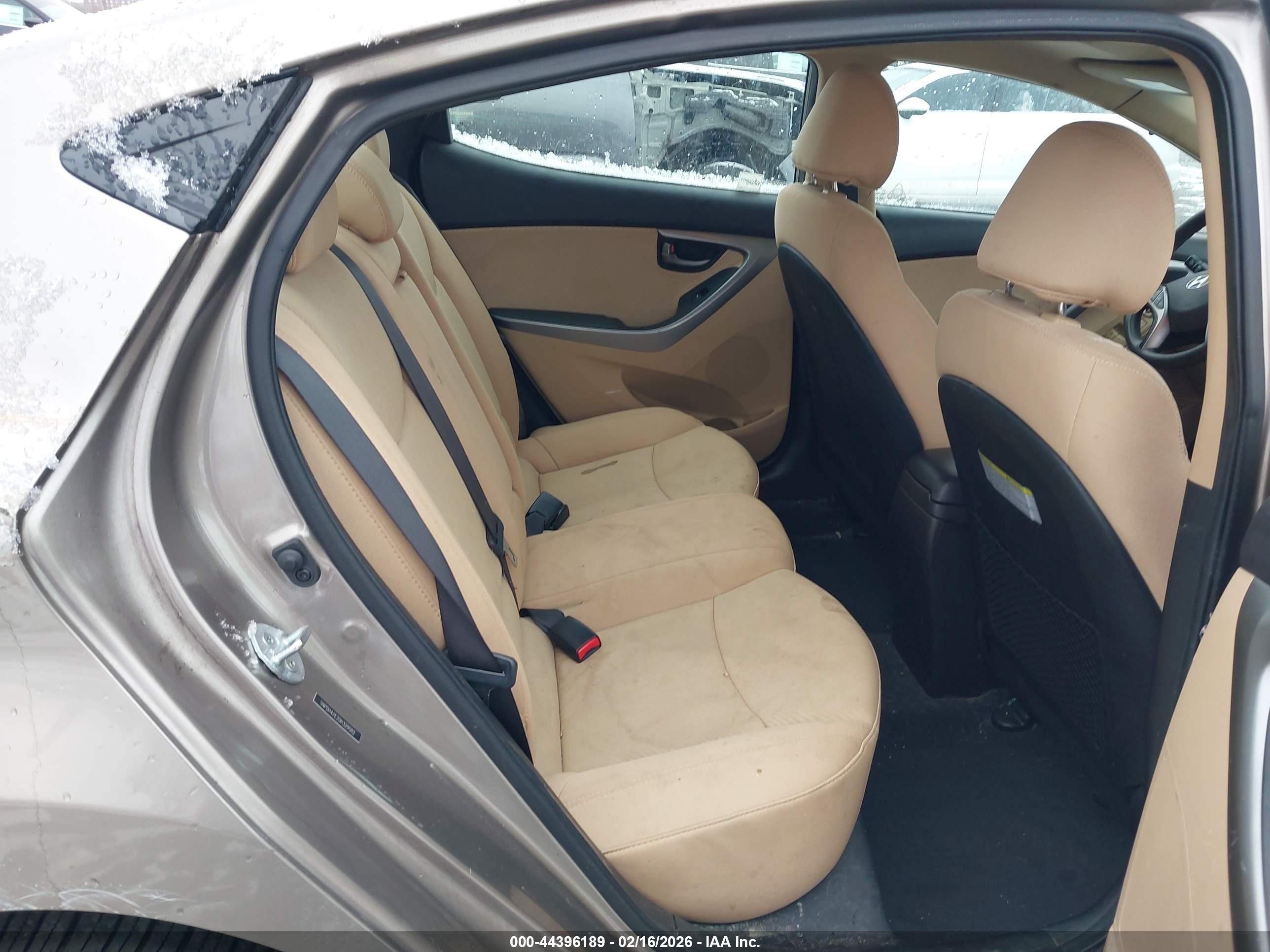 HYUNDAI ELANTRA image 8