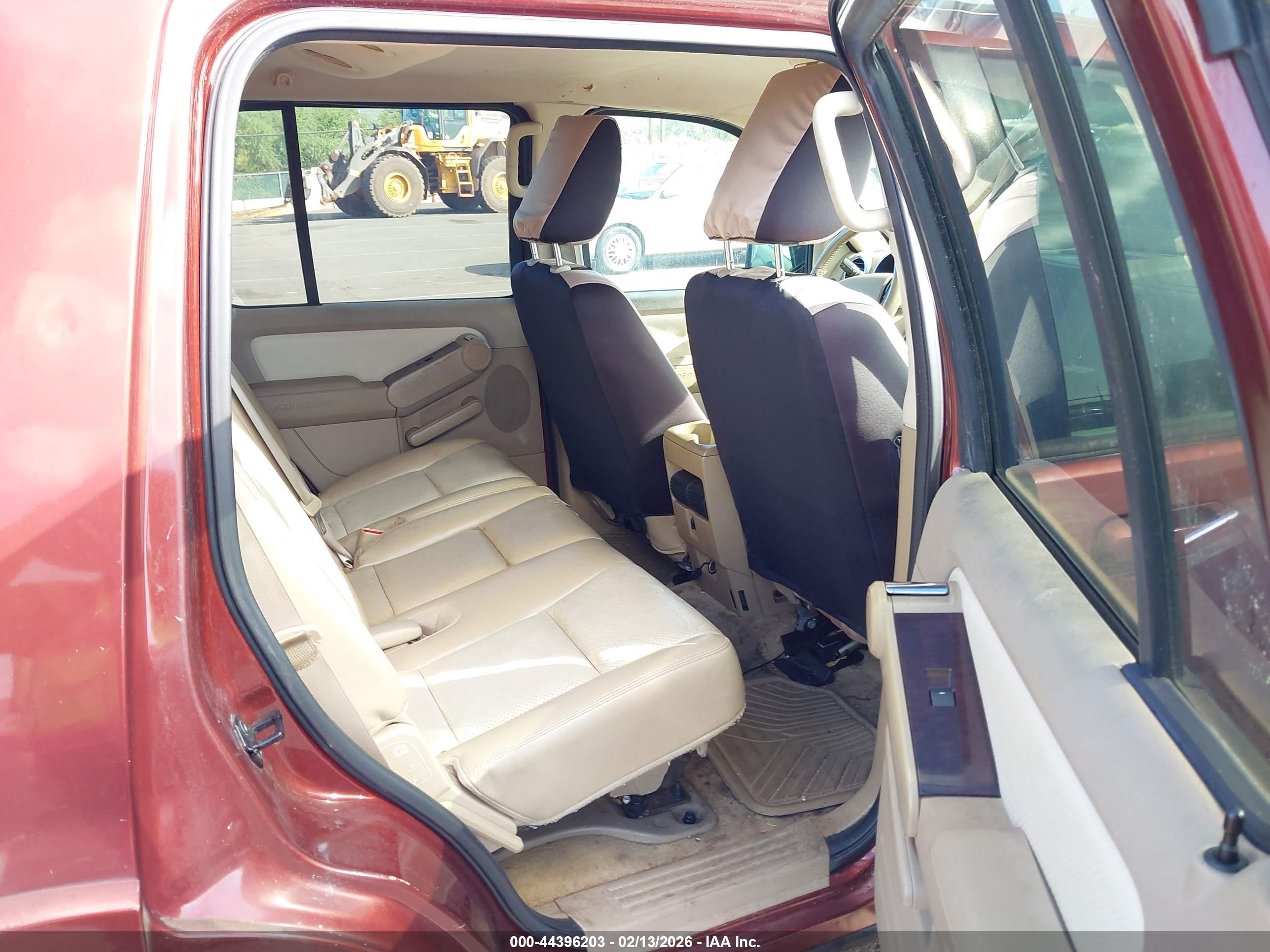 FORD EXPLORER image 8