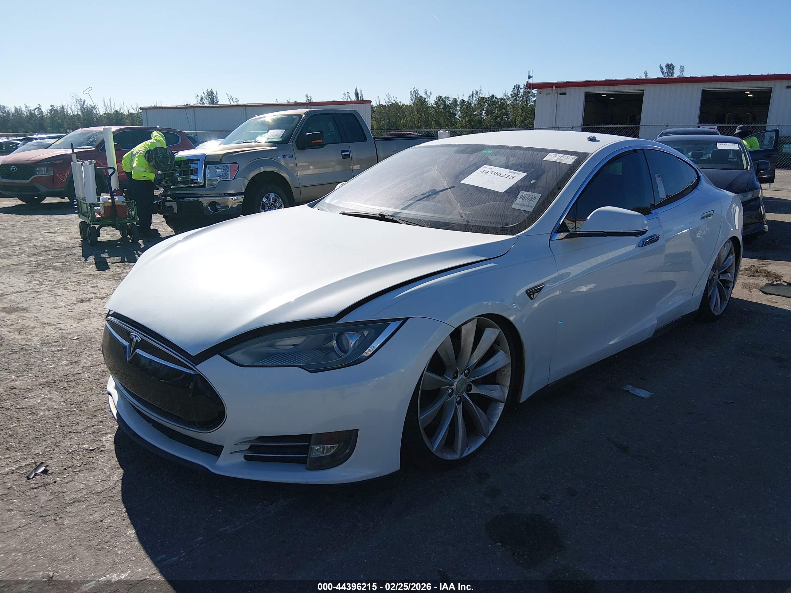 TESLA MODEL image 6
