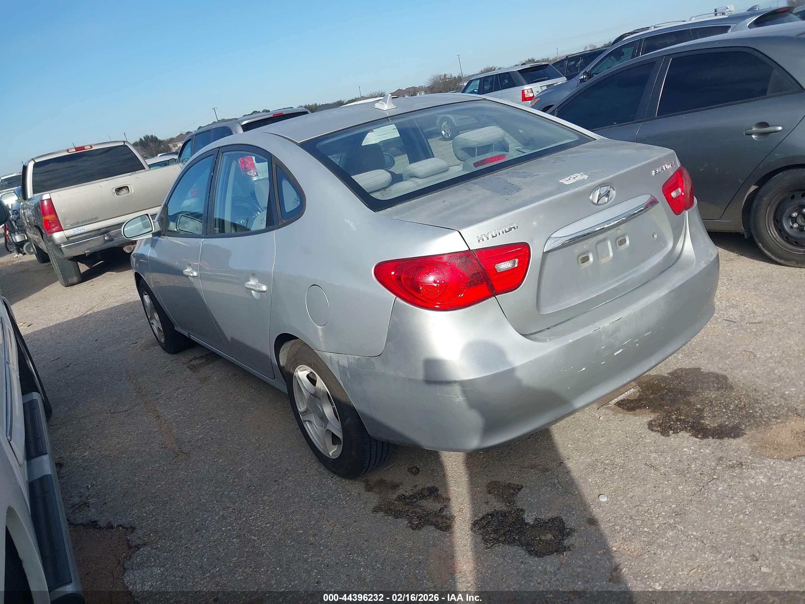 HYUNDAI ELANTRA image 3