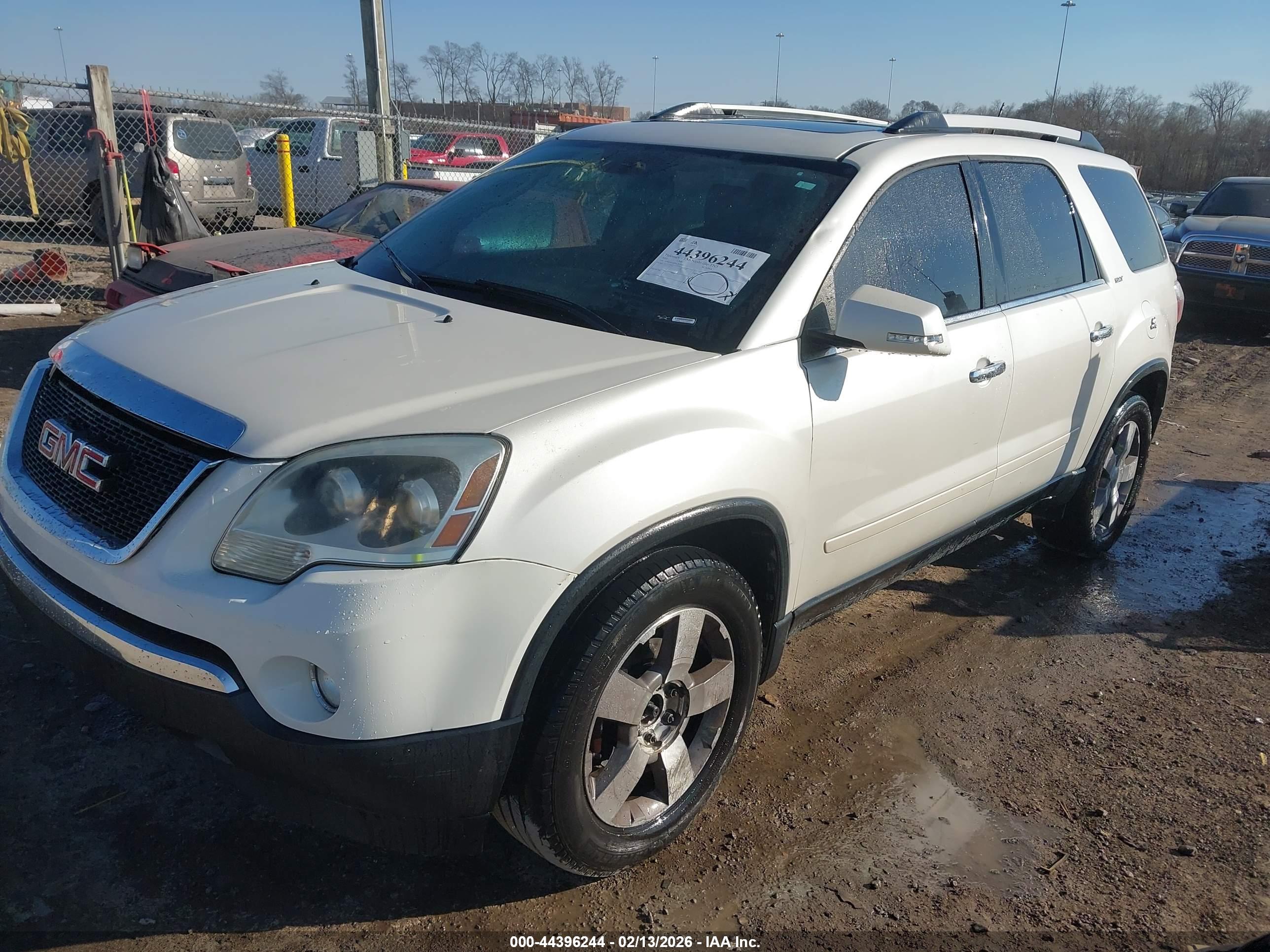 GMC ACADIA image 2