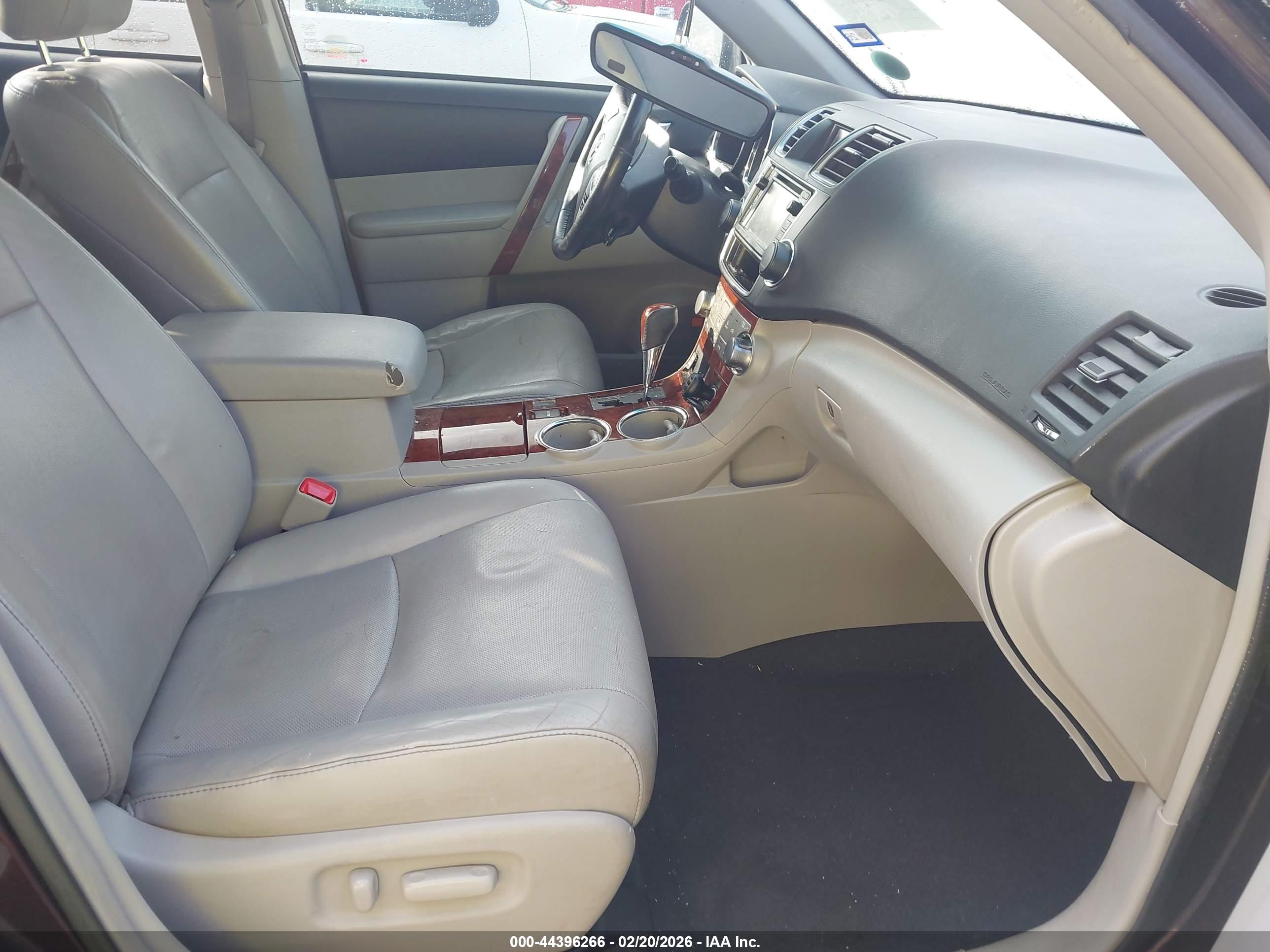TOYOTA HIGHLANDER image 5
