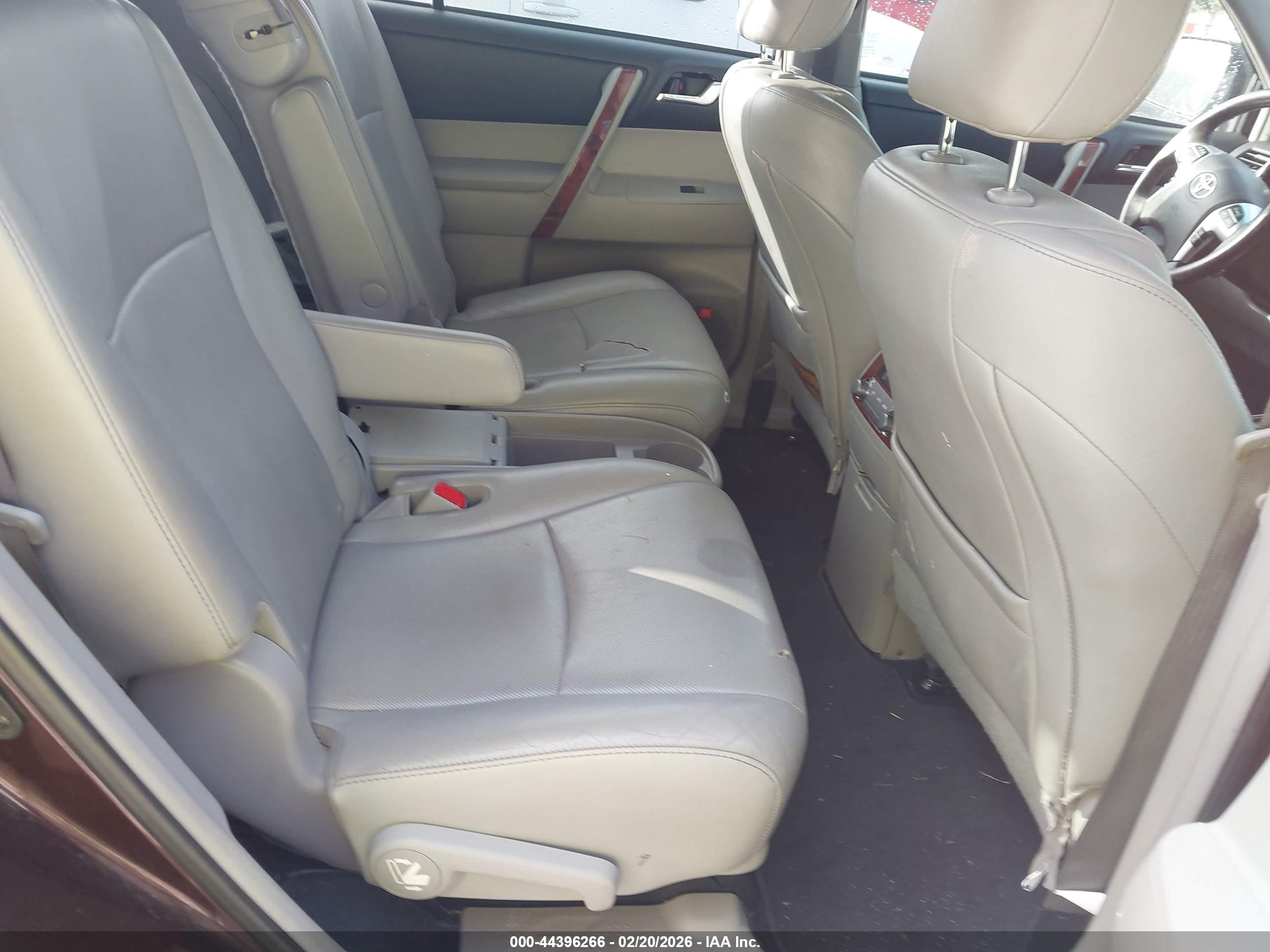 TOYOTA HIGHLANDER image 8