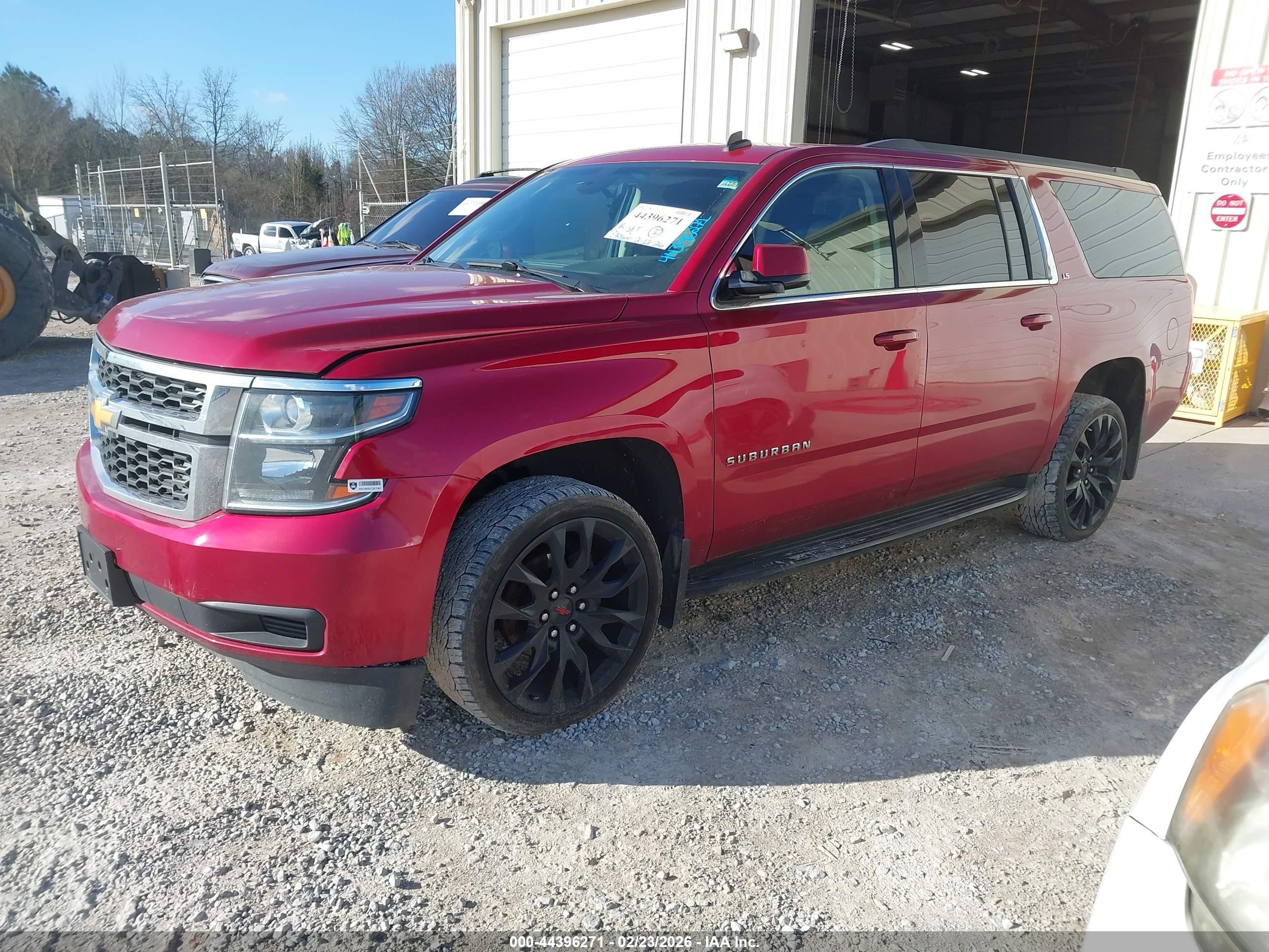 CHEVROLET SUBURBAN image 2