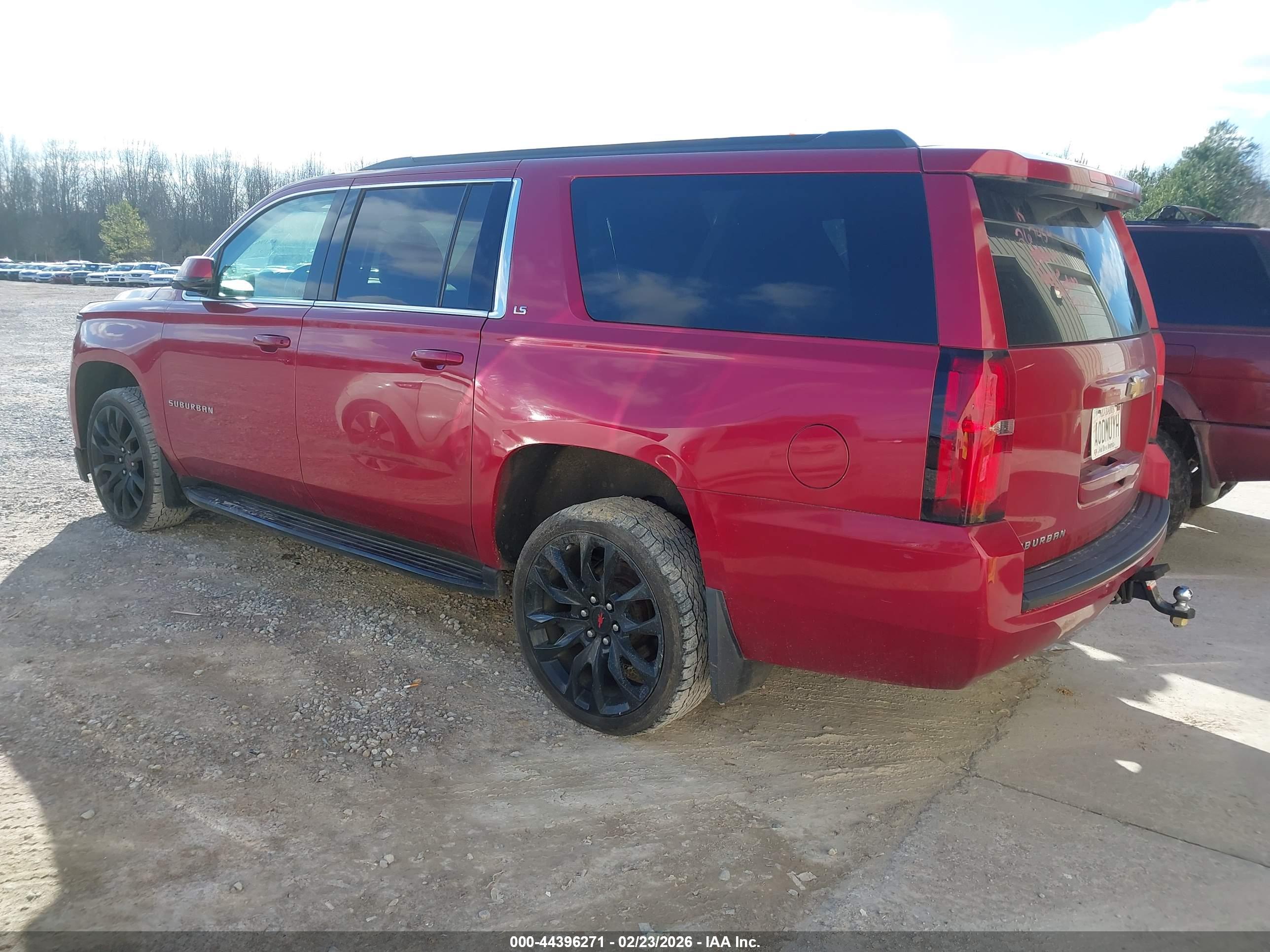 CHEVROLET SUBURBAN image 3