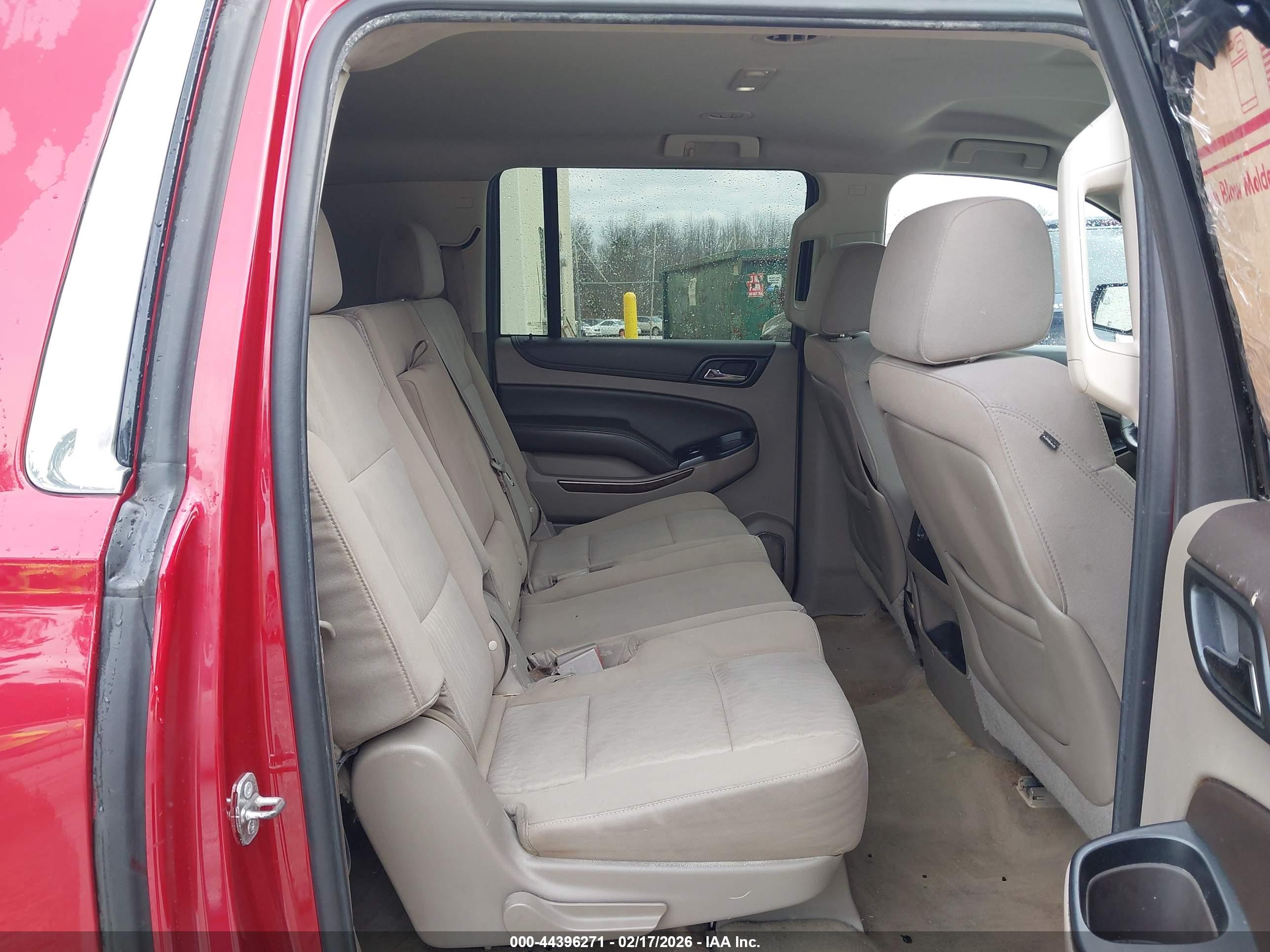 CHEVROLET SUBURBAN image 8