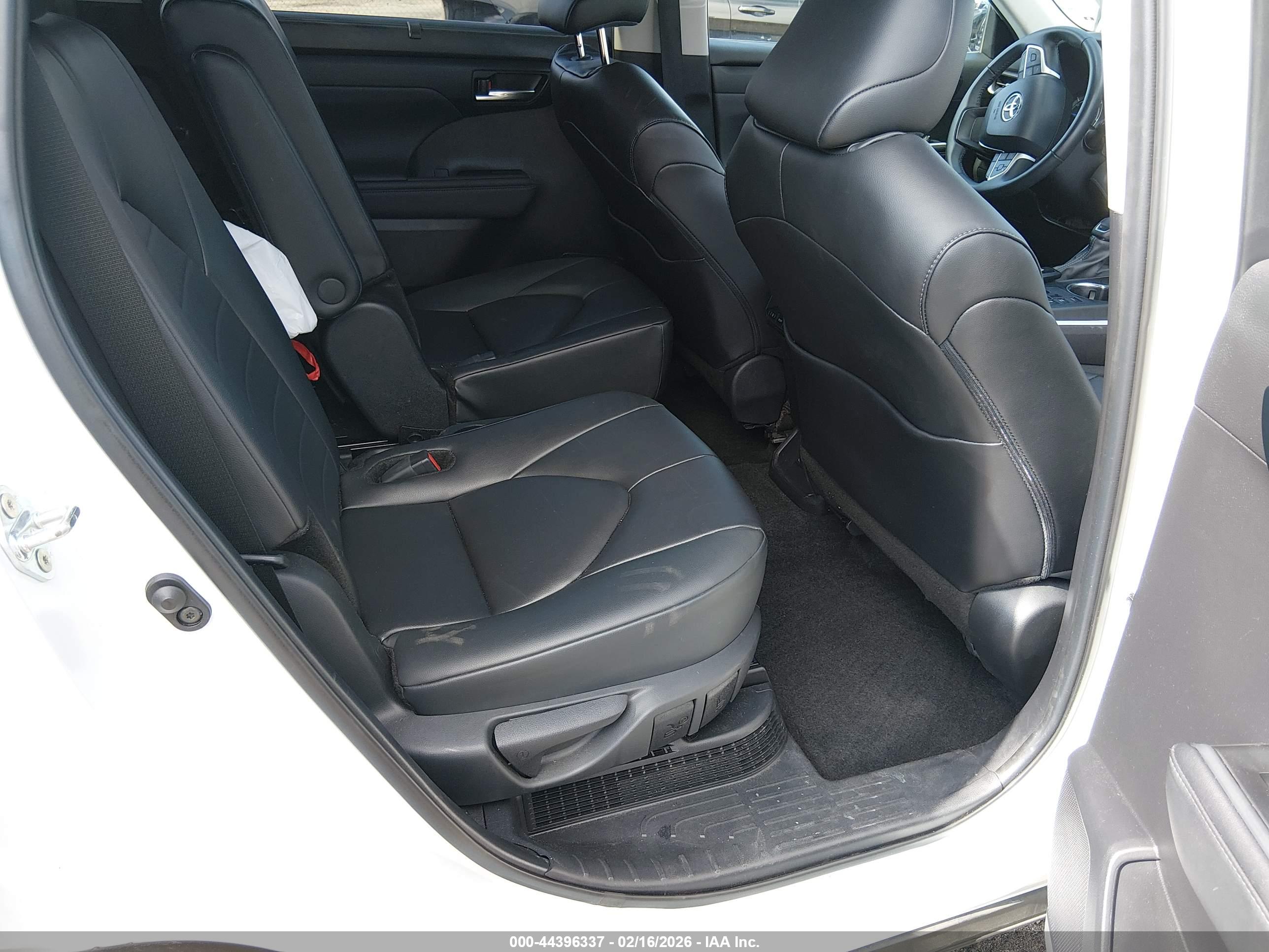TOYOTA HIGHLANDER image 8