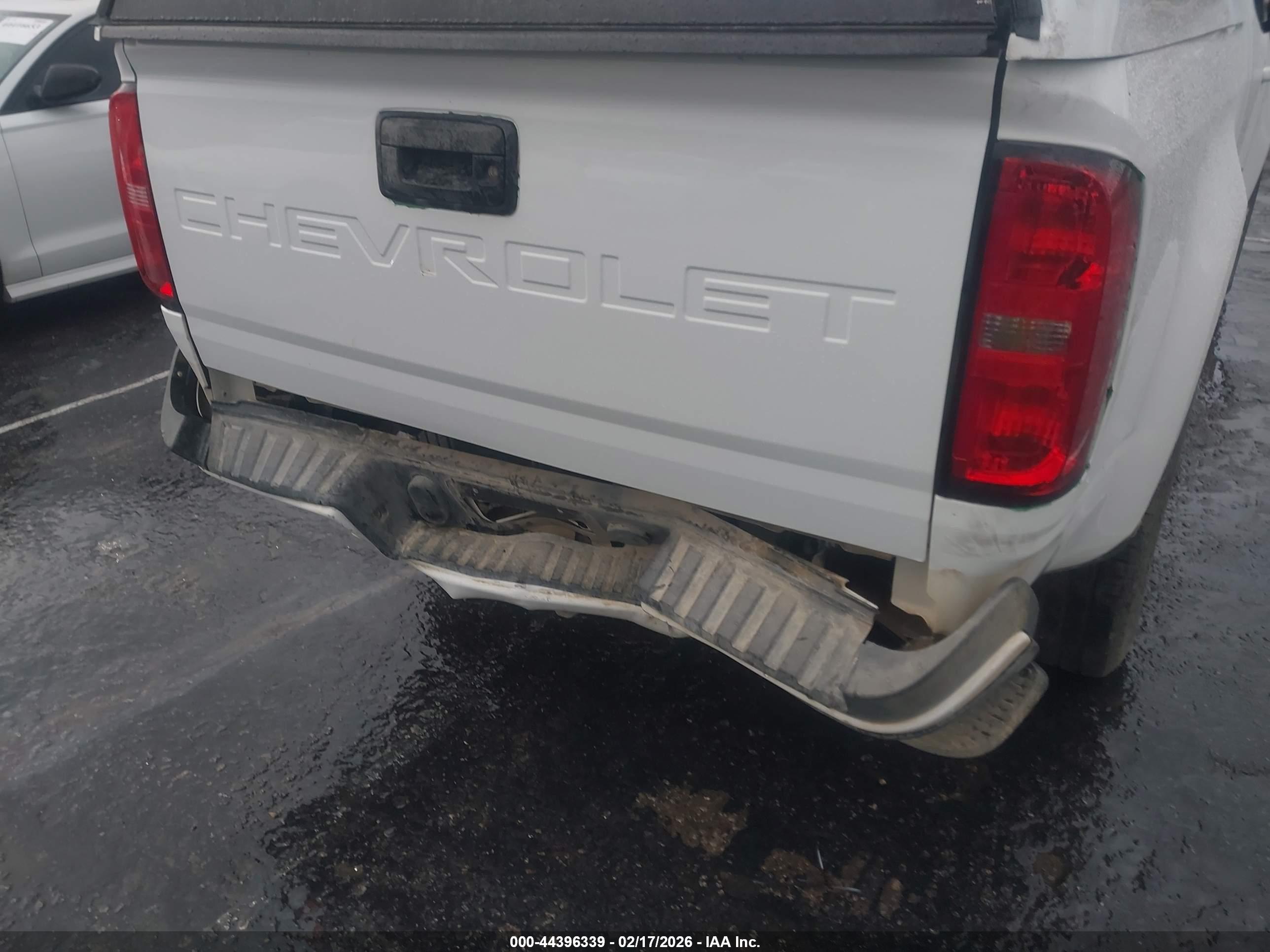 CHEVROLET COLORADO image 6