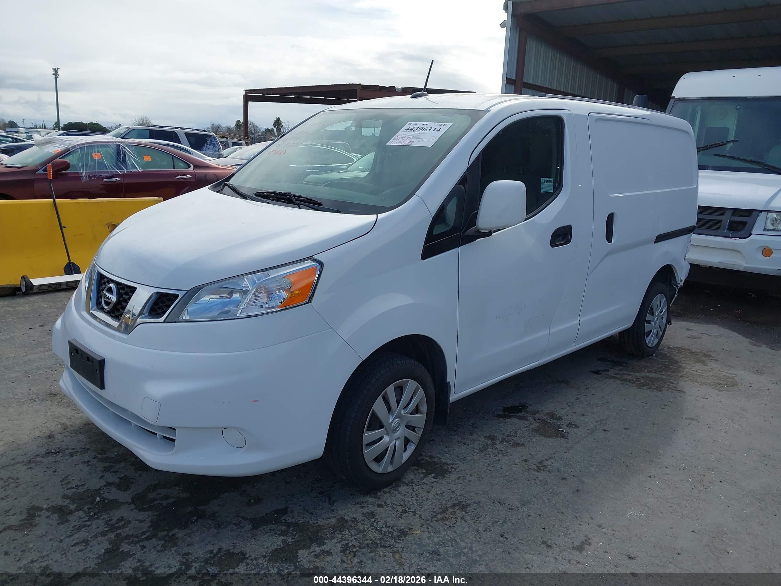 NISSAN NV200 image 2