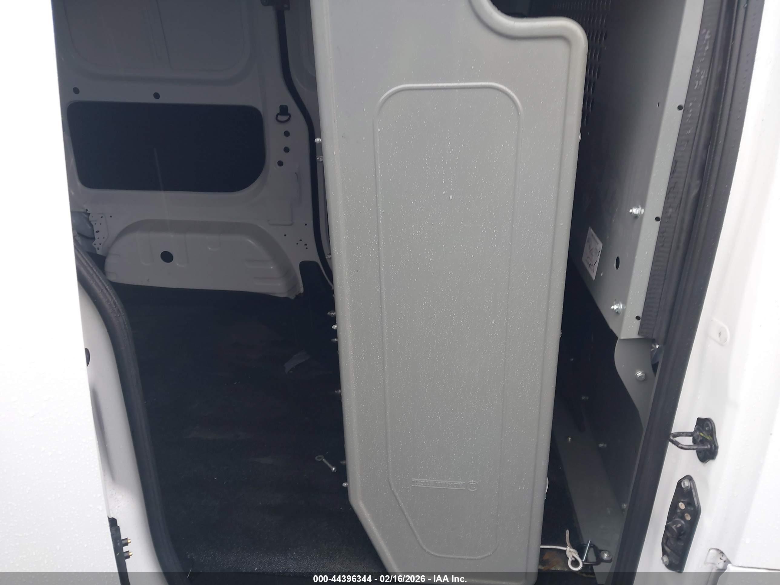 NISSAN NV200 image 8