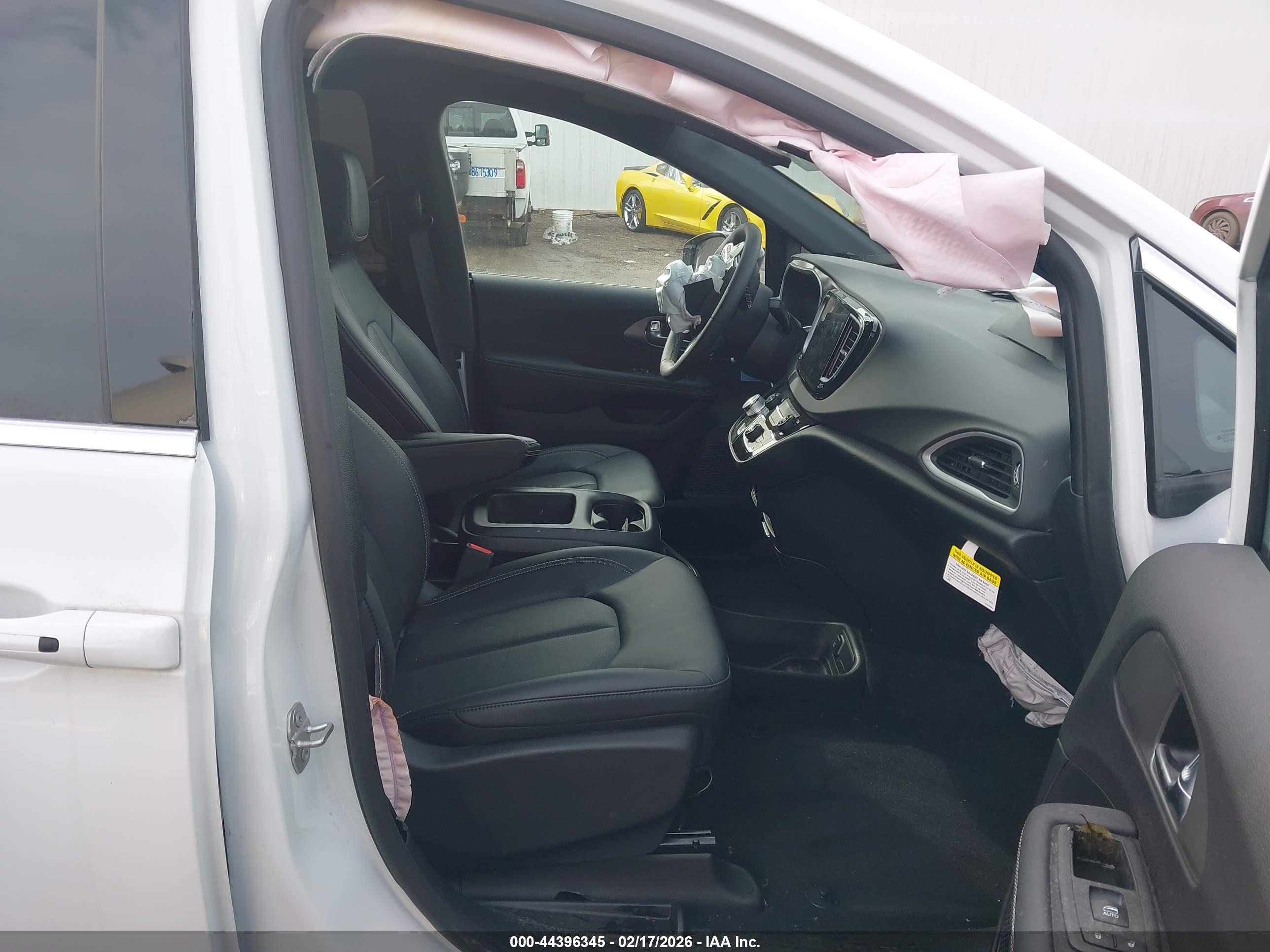 CHRYSLER VOYAGER image 5