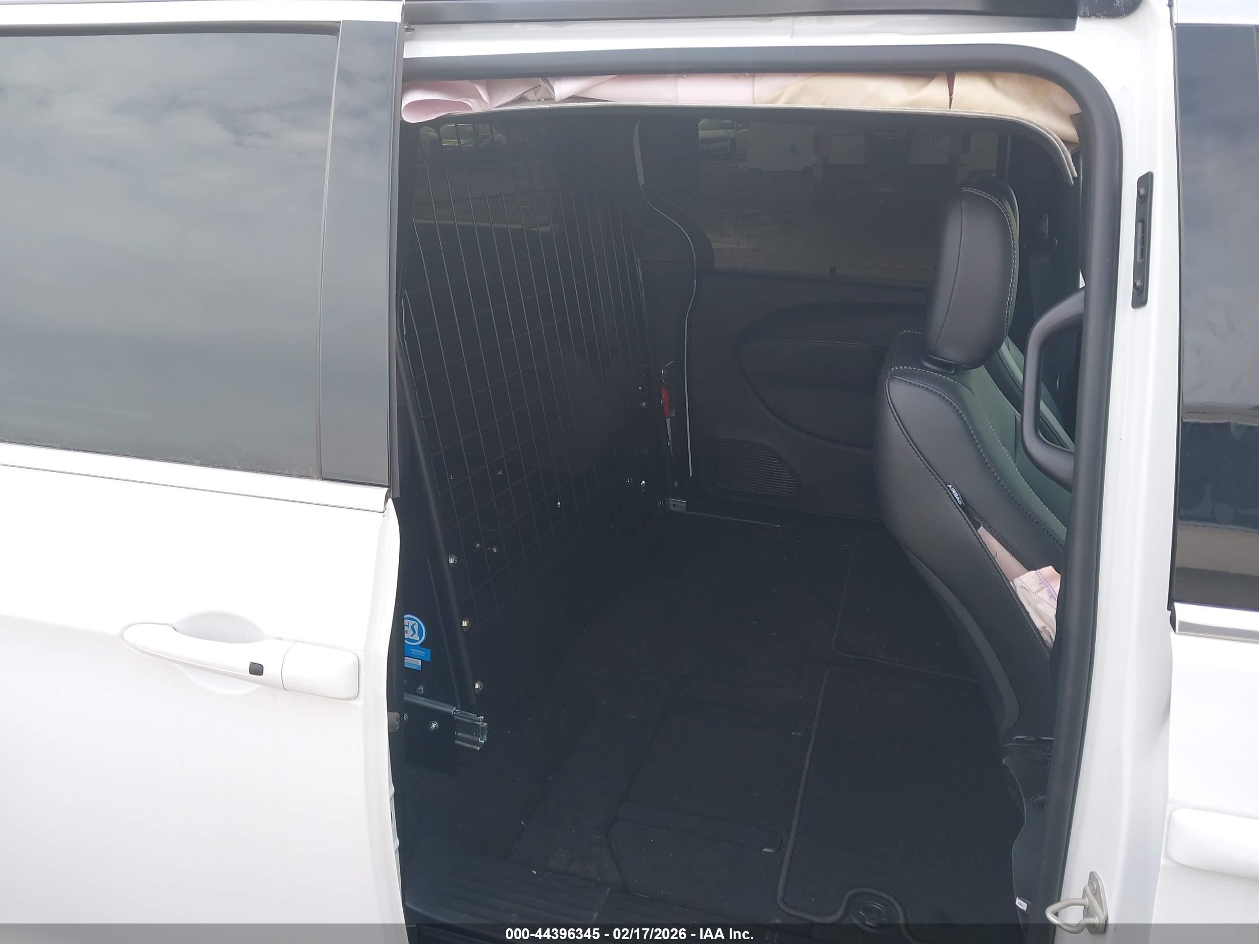 CHRYSLER VOYAGER image 8