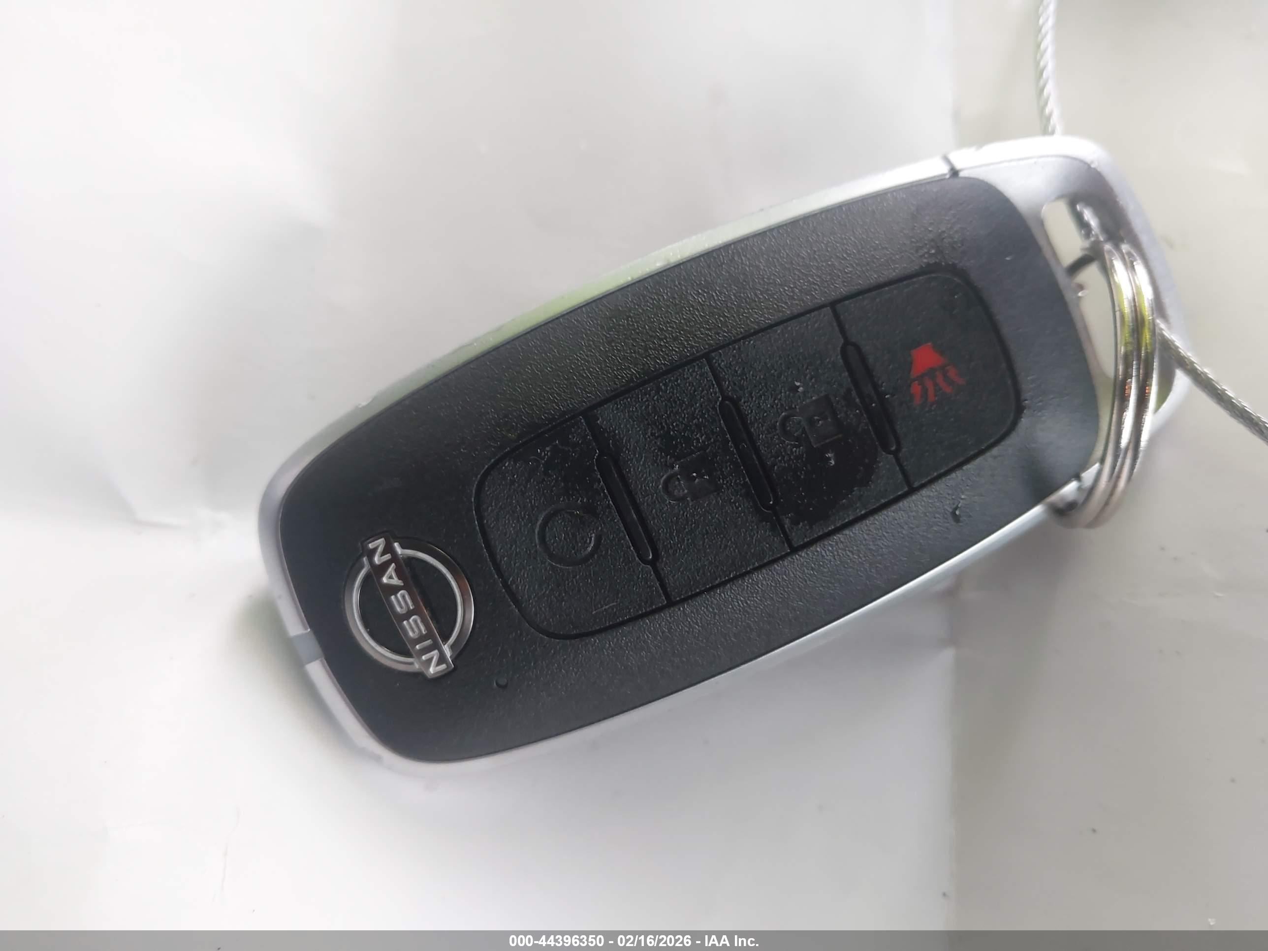 NISSAN ROGUE image 11