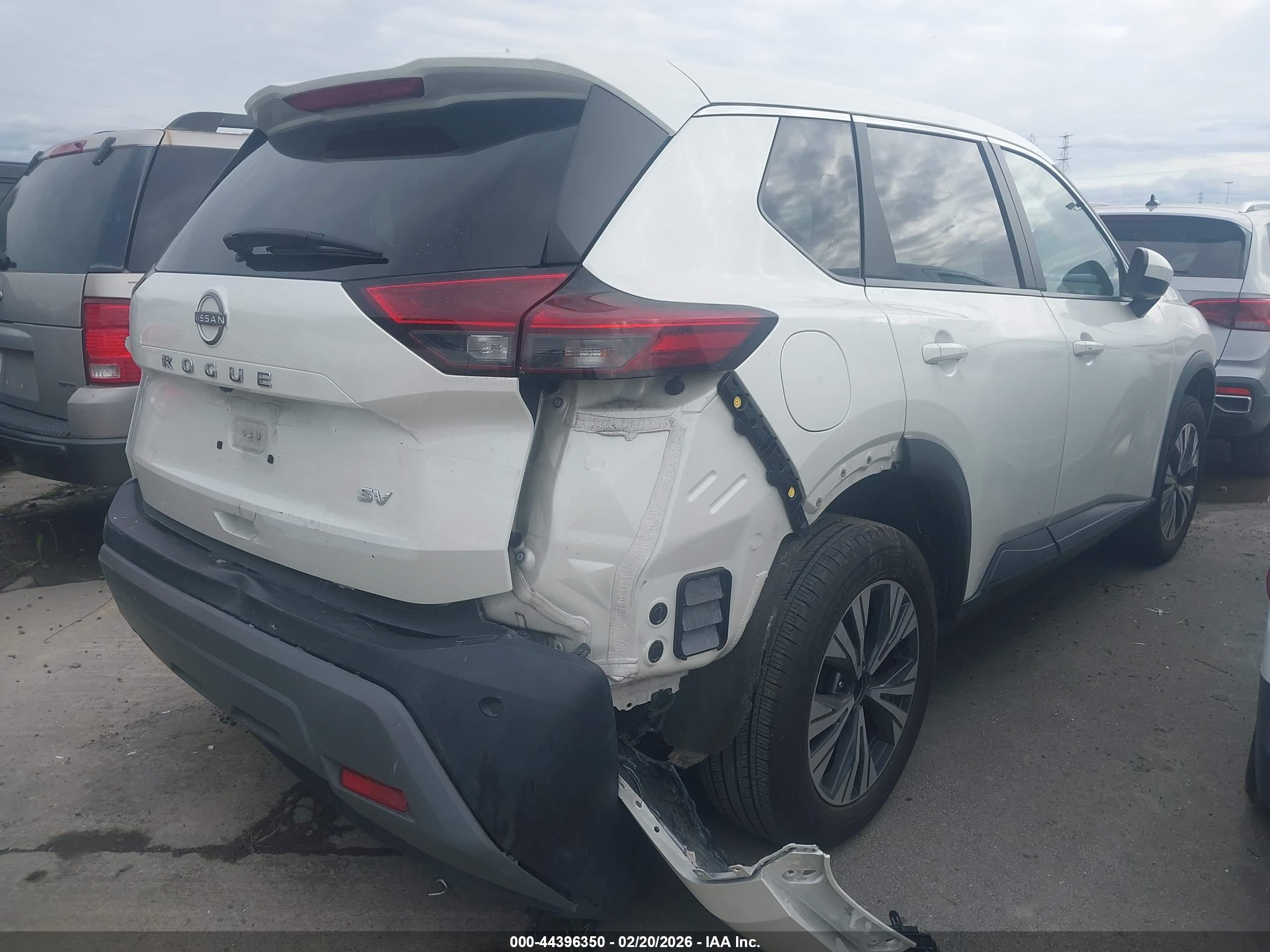 NISSAN ROGUE image 4