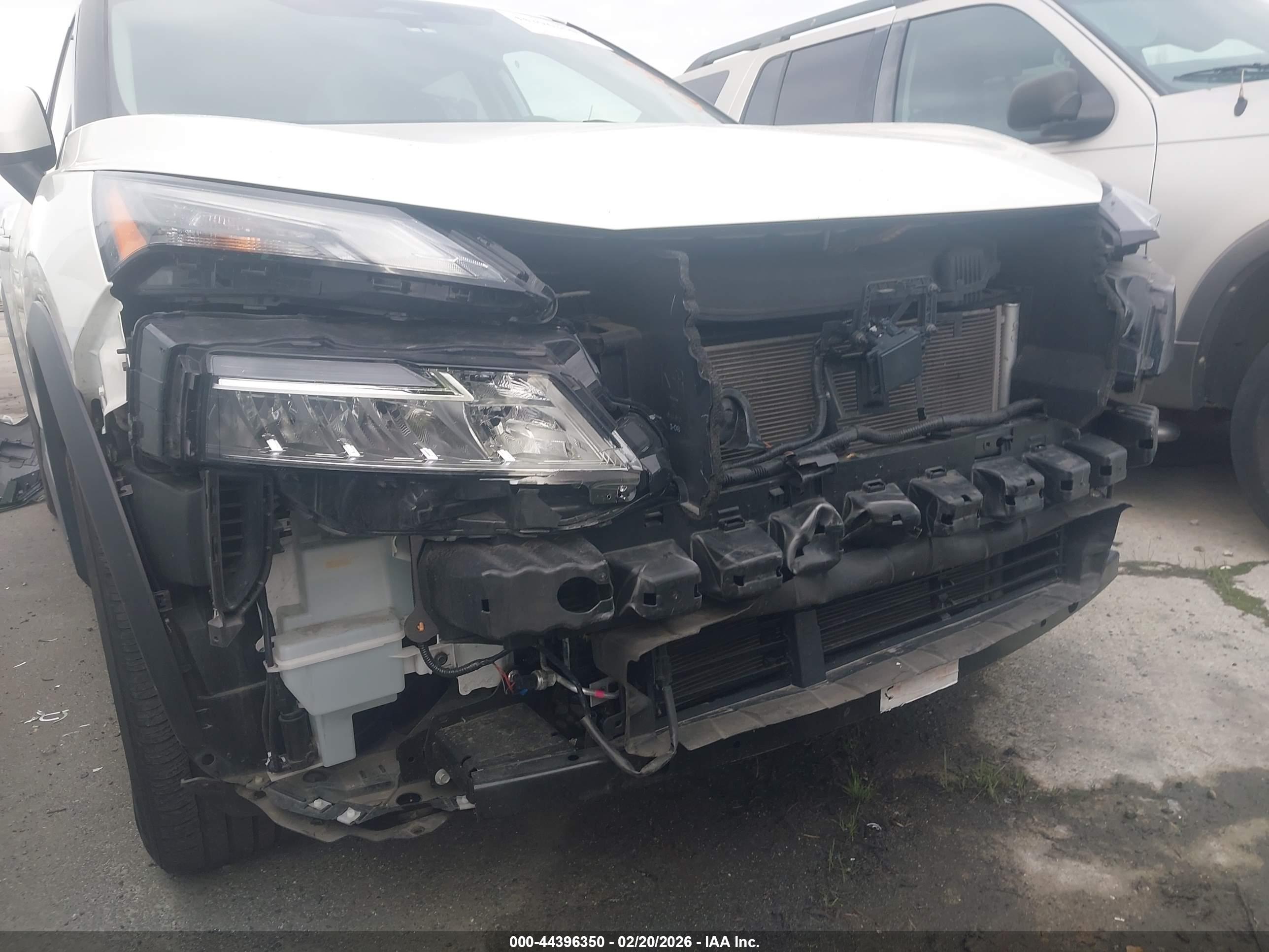 NISSAN ROGUE image 6